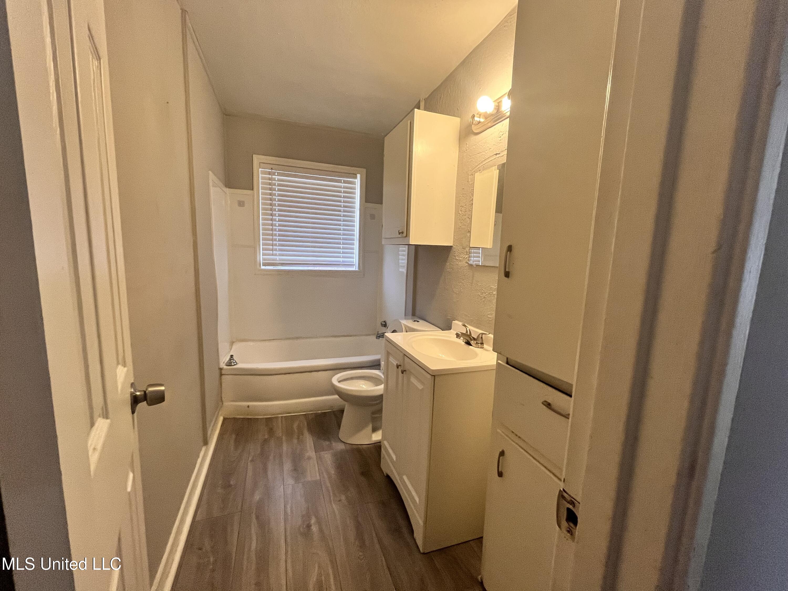 2920 Oak Forest Drive Property Photo 4