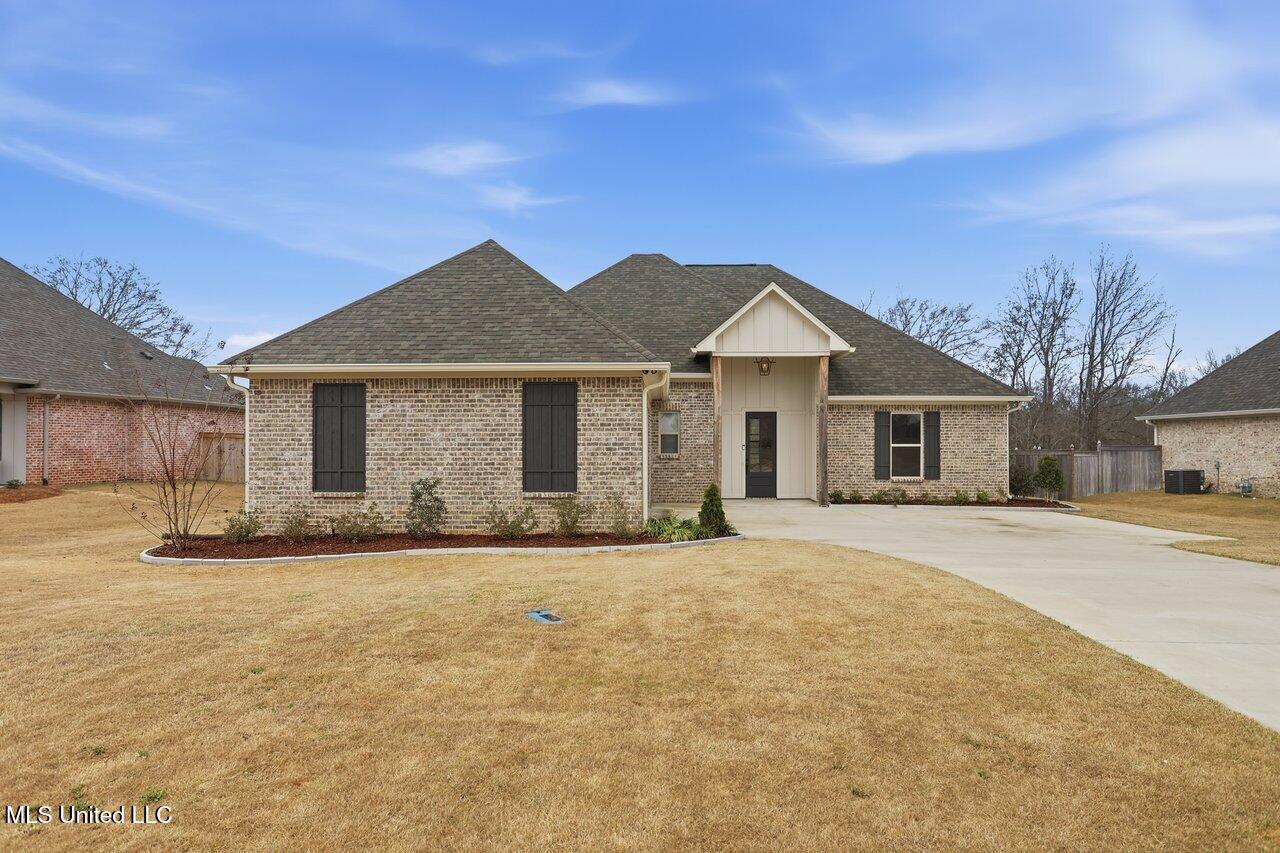 180 Catherine Boulevard Property Photo 1