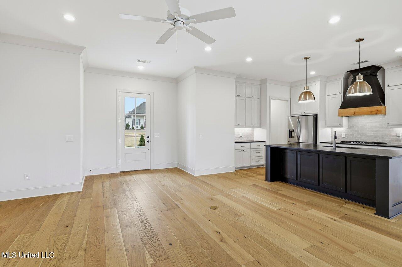 180 Catherine Boulevard Property Photo 6
