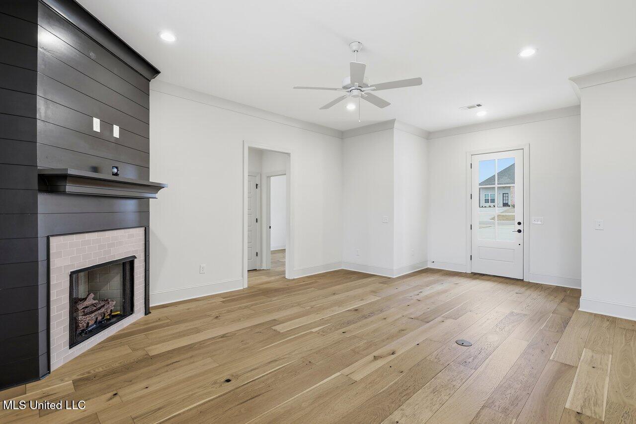 180 Catherine Boulevard Property Photo 8