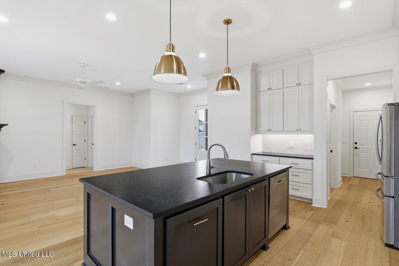 180 Catherine Boulevard Property Photo 12