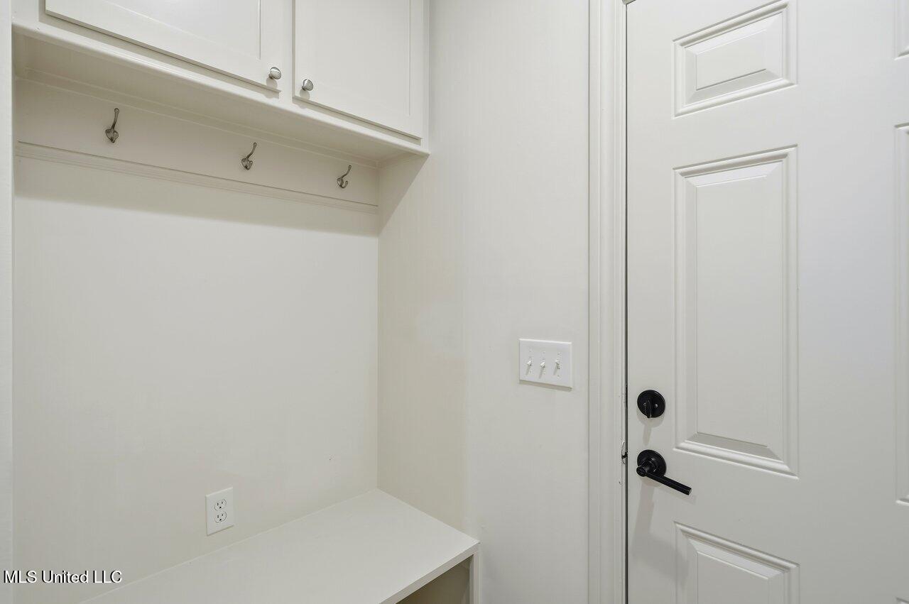 180 Catherine Boulevard Property Photo 15