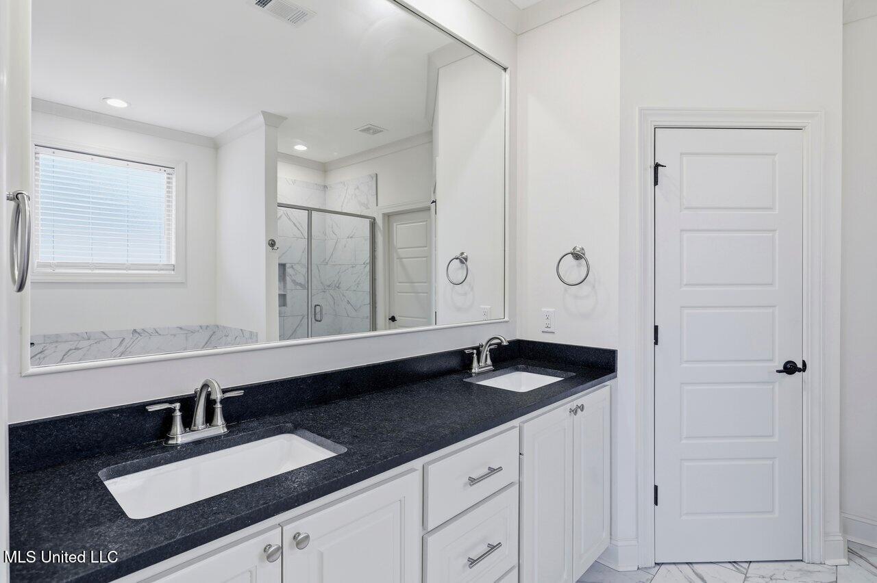 180 Catherine Boulevard Property Photo 20