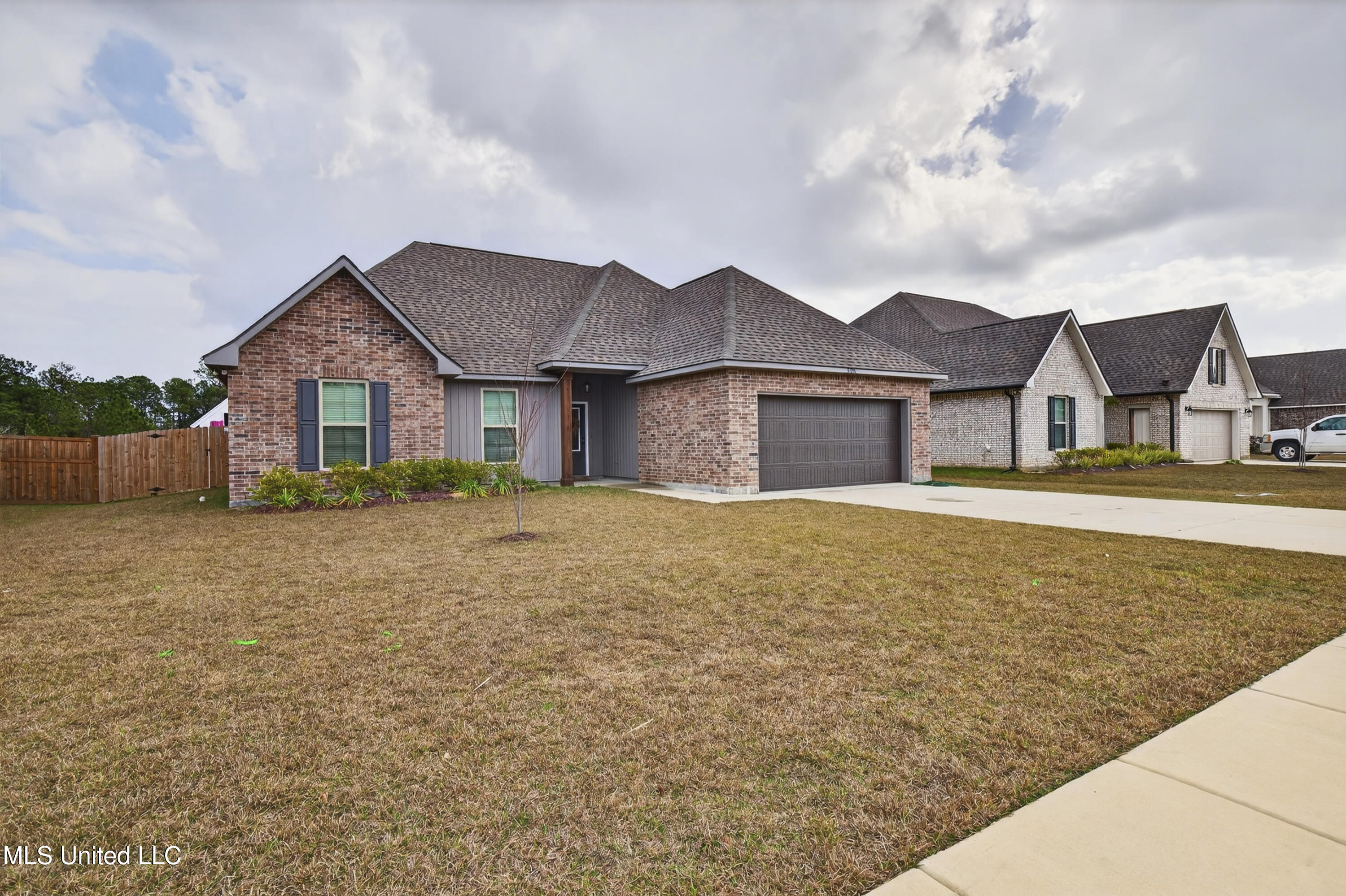 15376 High Point Drive Property Photo 3