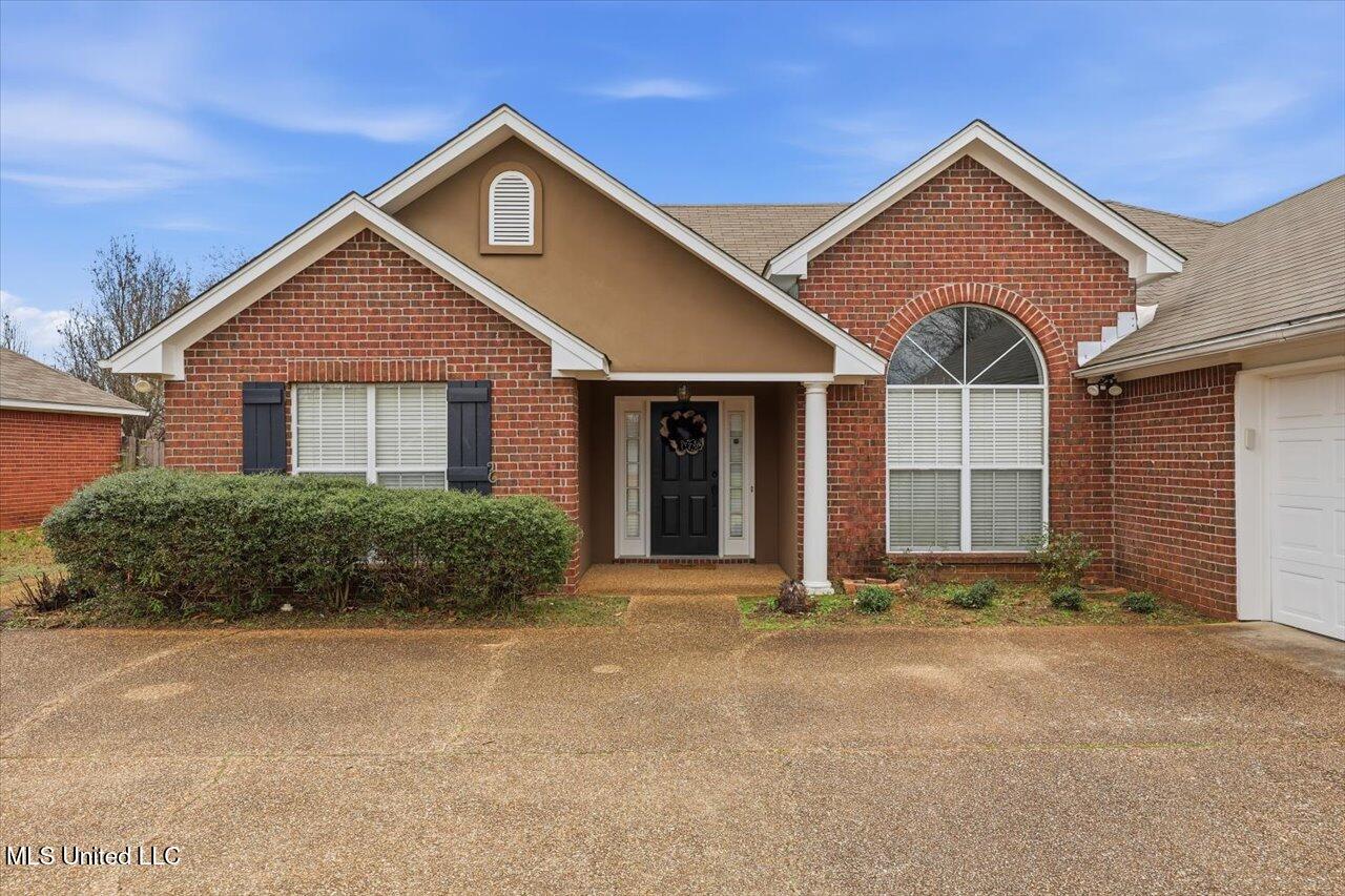 608 Summer Place Property Photo 3