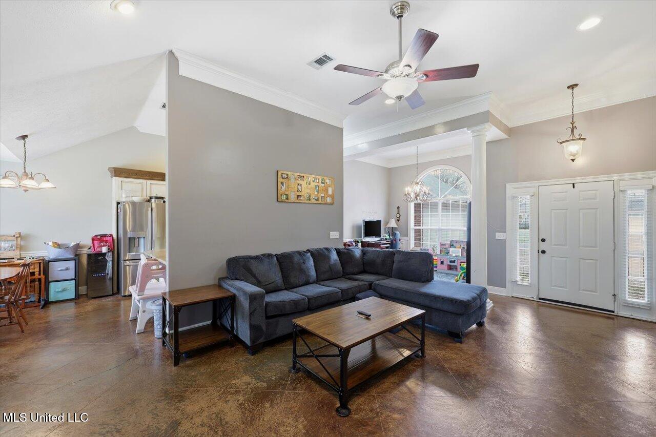 608 Summer Place Property Photo 7