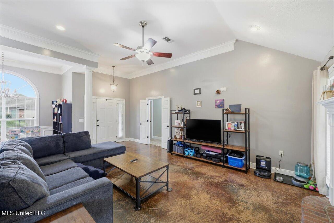 608 Summer Place Property Photo 8