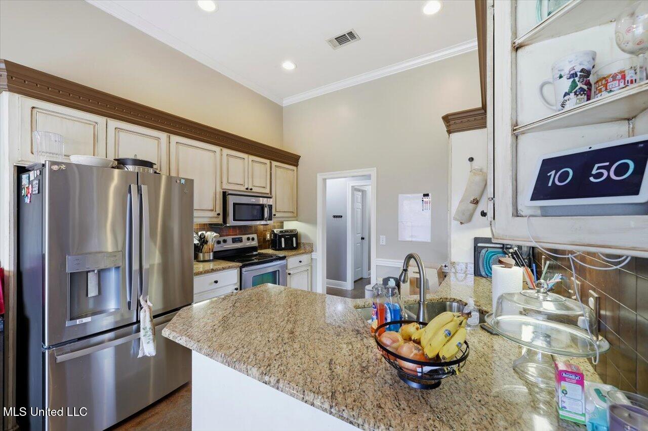 608 Summer Place Property Photo 9
