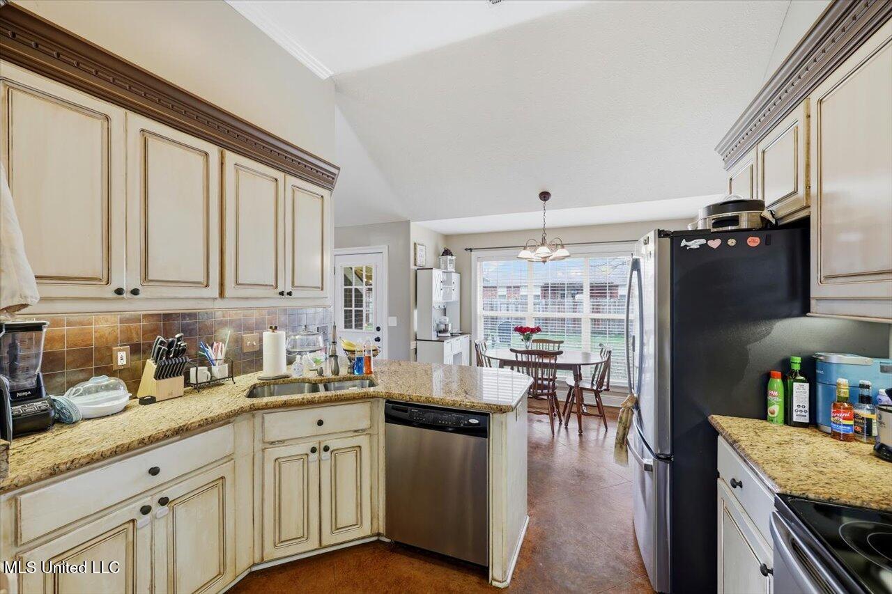 608 Summer Place Property Photo 11