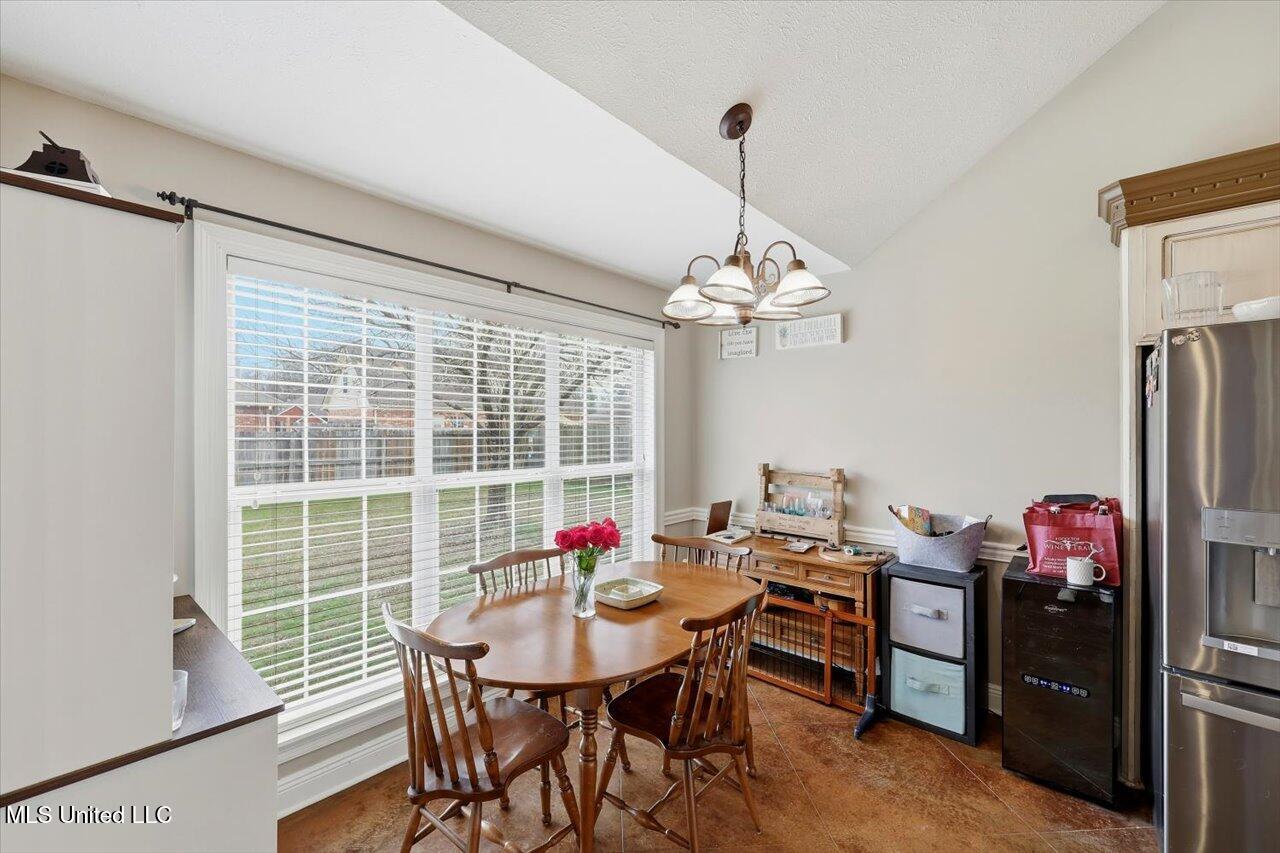 608 Summer Place Property Photo 13