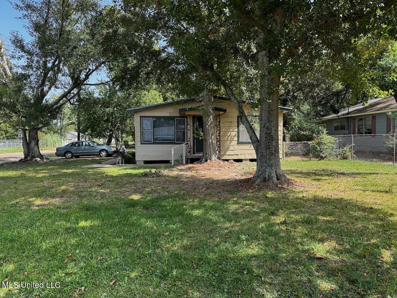 1320 37th Avenue Property Photo 1