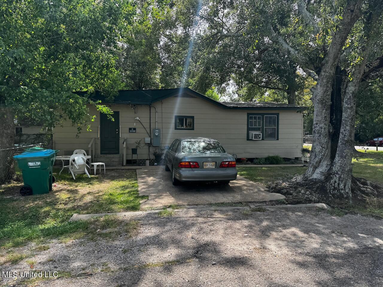 1320 37th Avenue Property Photo 3