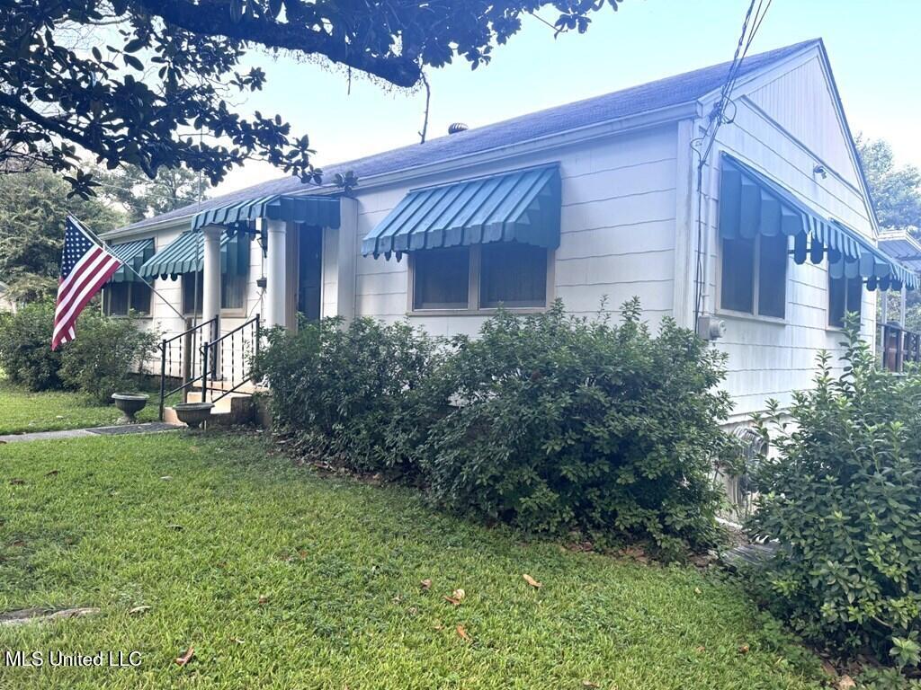 309 Armstrong Street Property Photo 2