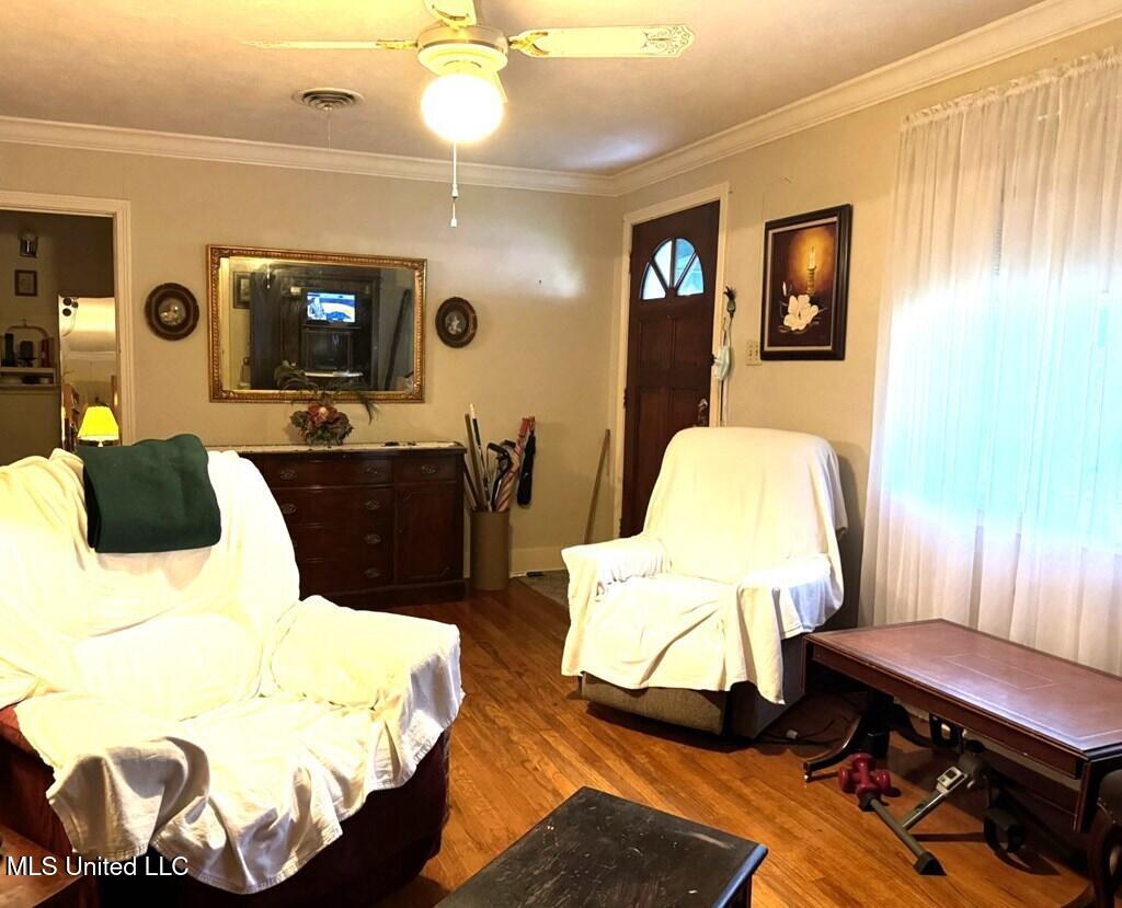 309 Armstrong Street Property Photo 3