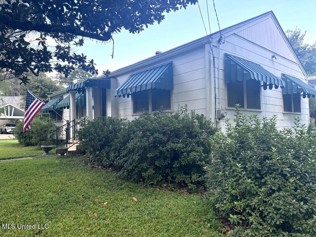 309 Armstrong Street Property Photo 9