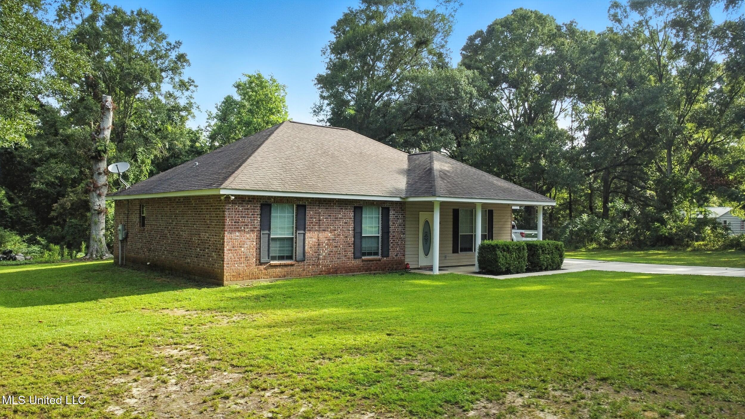 16 Tripp Lane Property Photo 4