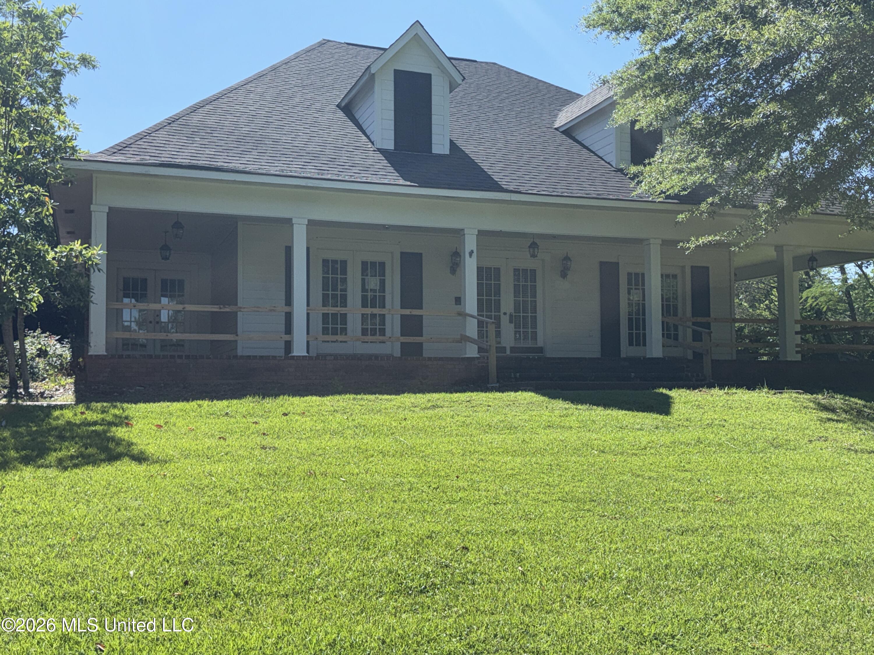 105 Easthaven Drive Property Photo 1