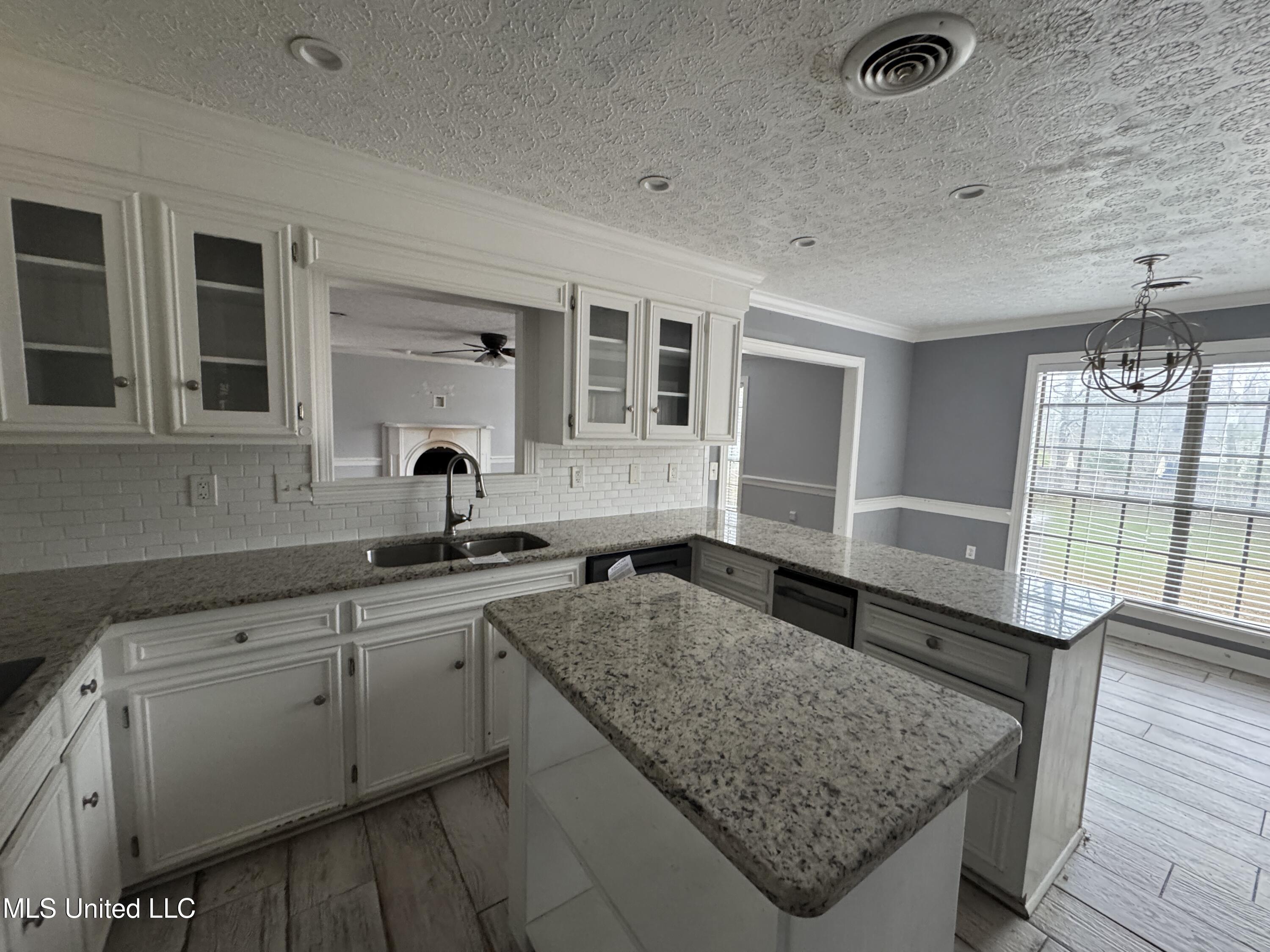 105 Easthaven Drive Property Photo 2