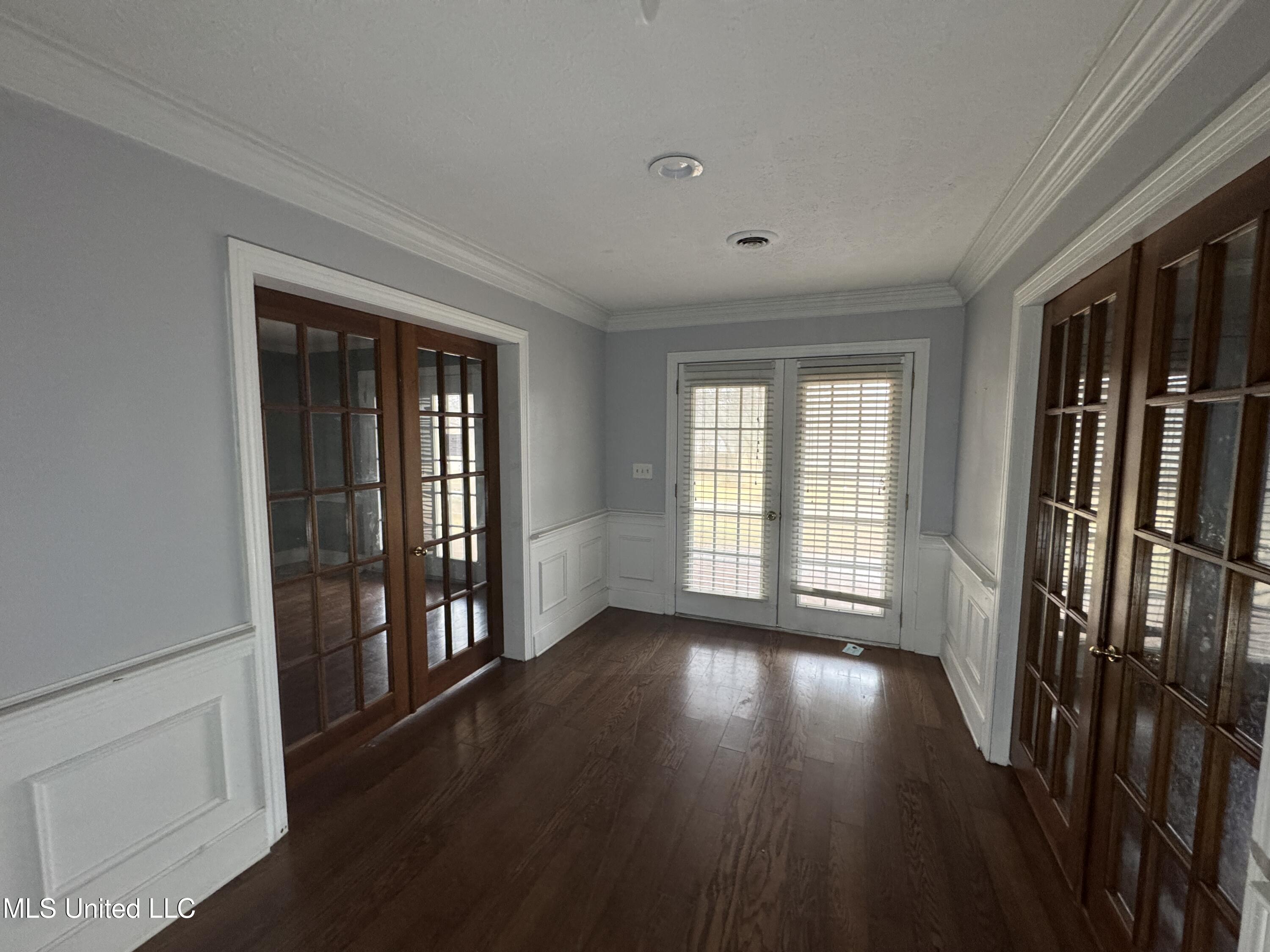 105 Easthaven Drive Property Photo 4