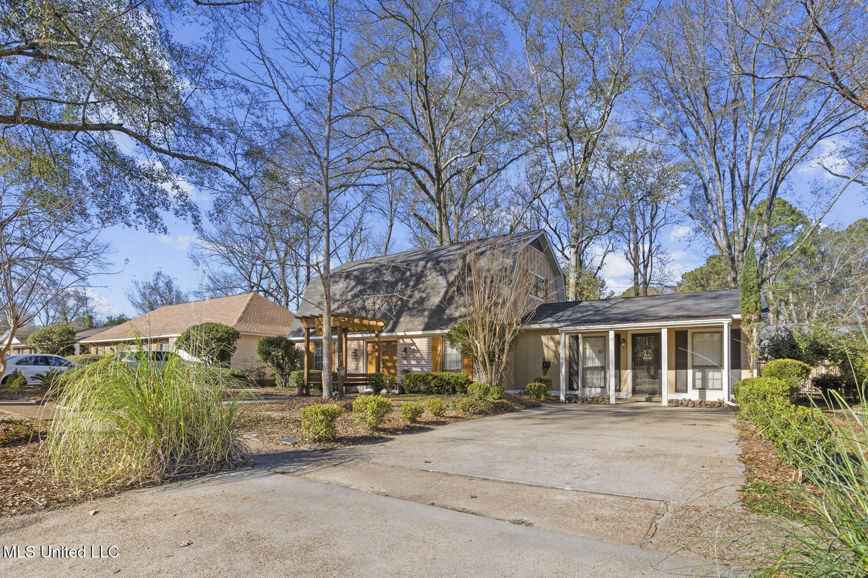 1405 Riverwood Drive Property Photo 2