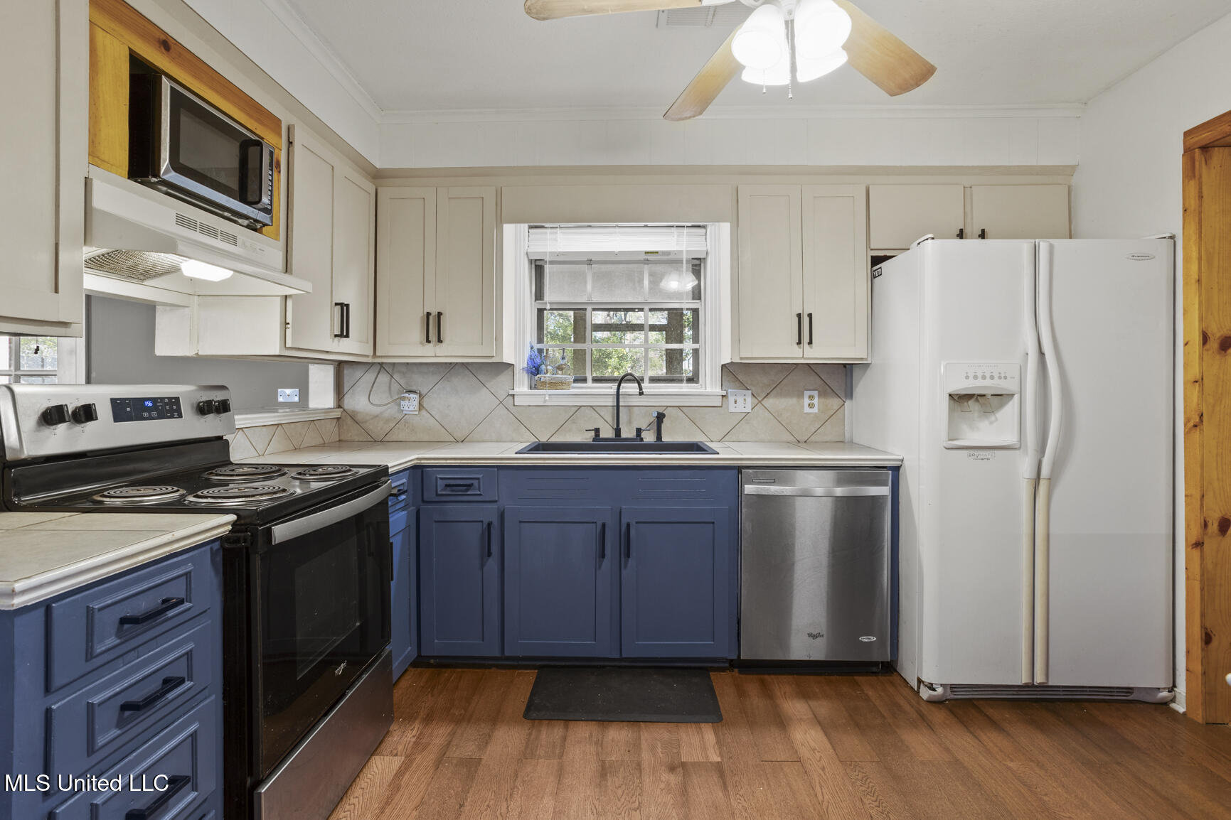 1405 Riverwood Drive Property Photo 9