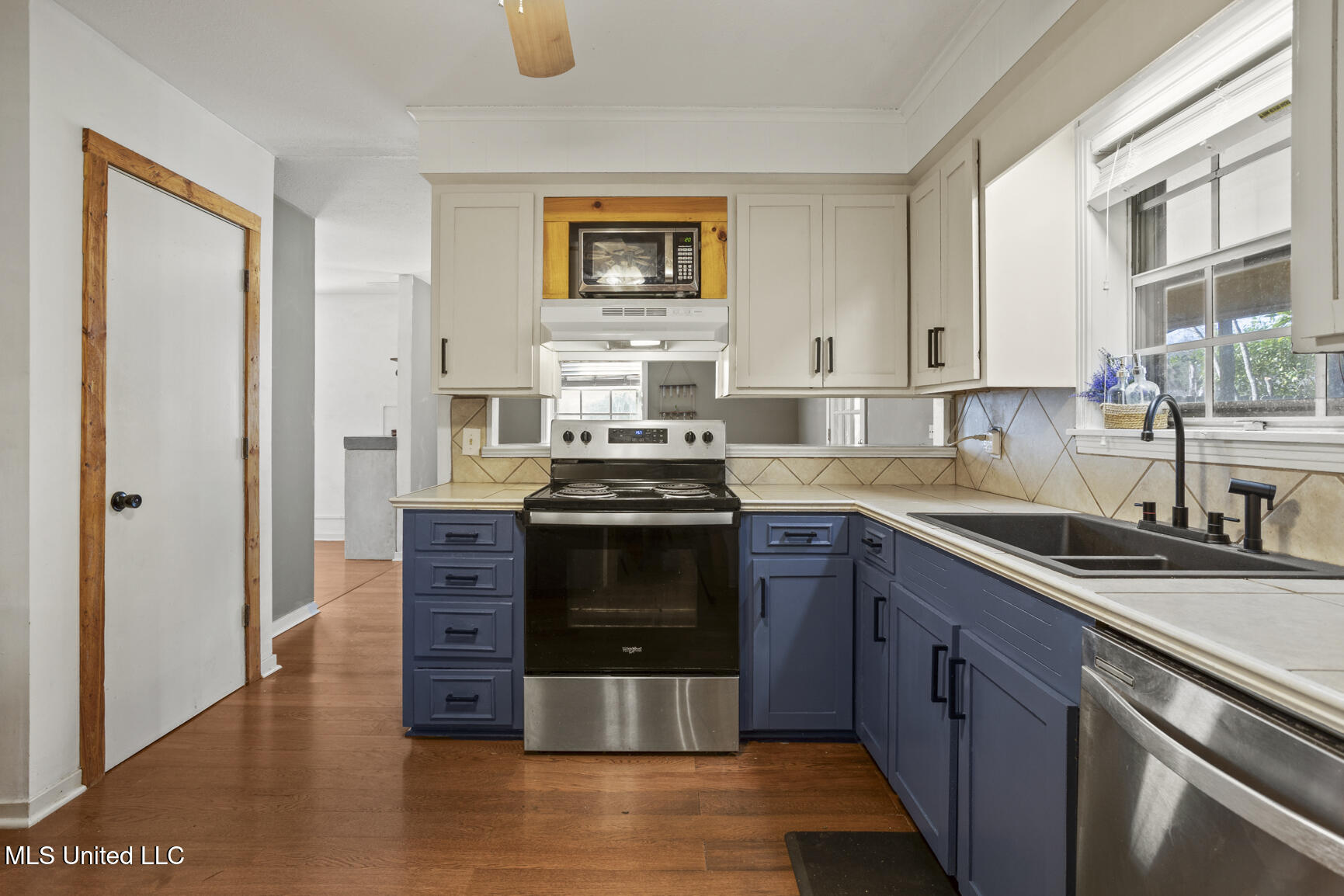 1405 Riverwood Drive Property Photo 10