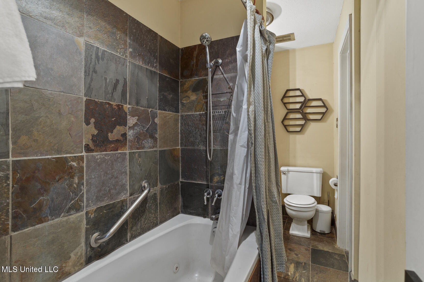 1405 Riverwood Drive Property Photo 16