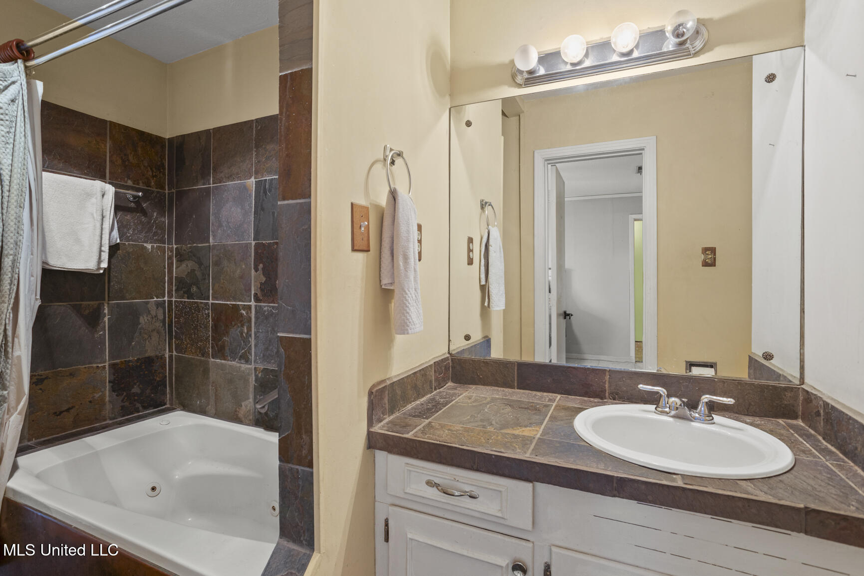 1405 Riverwood Drive Property Photo 17