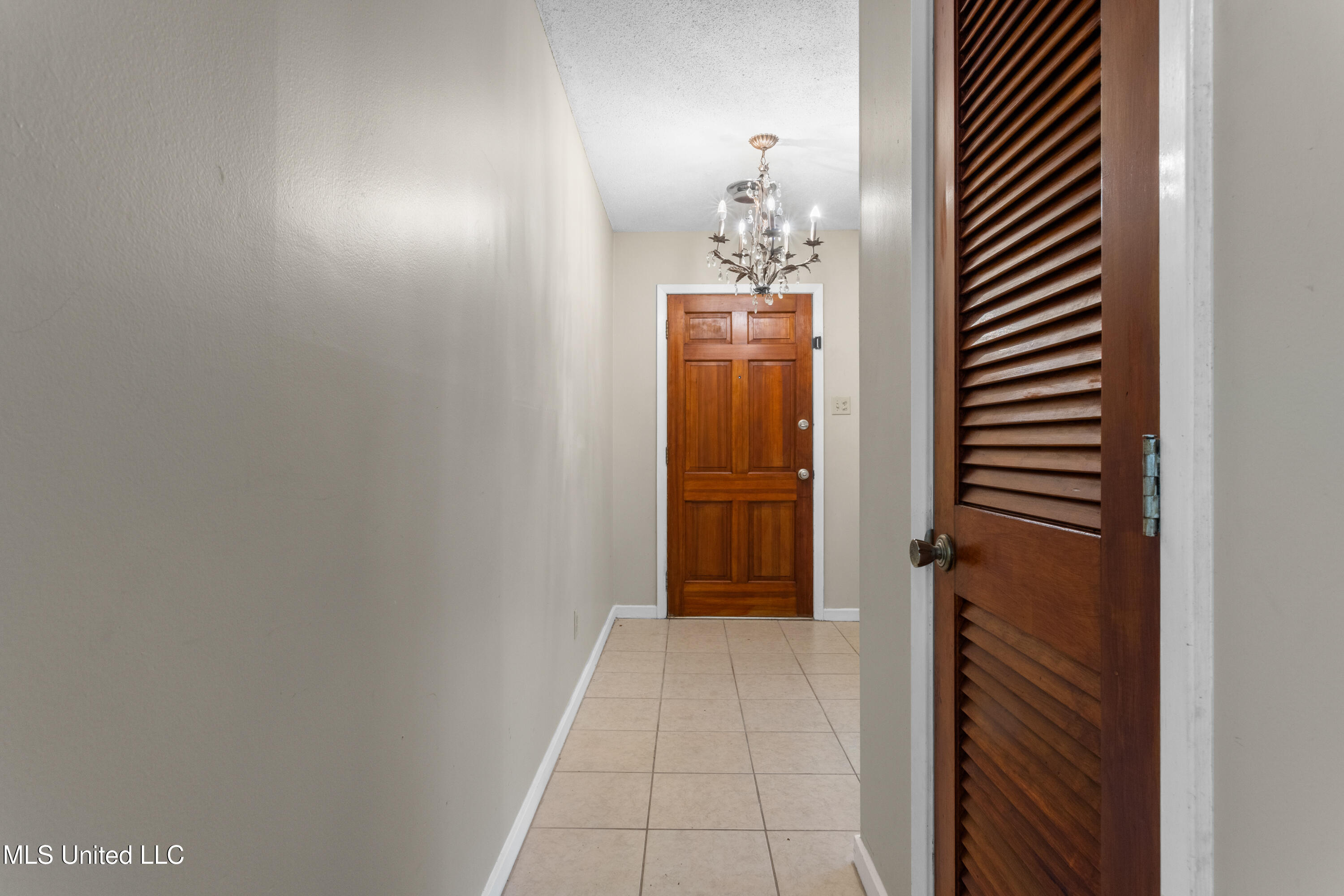 2265 Popps Ferry Property Photo 6