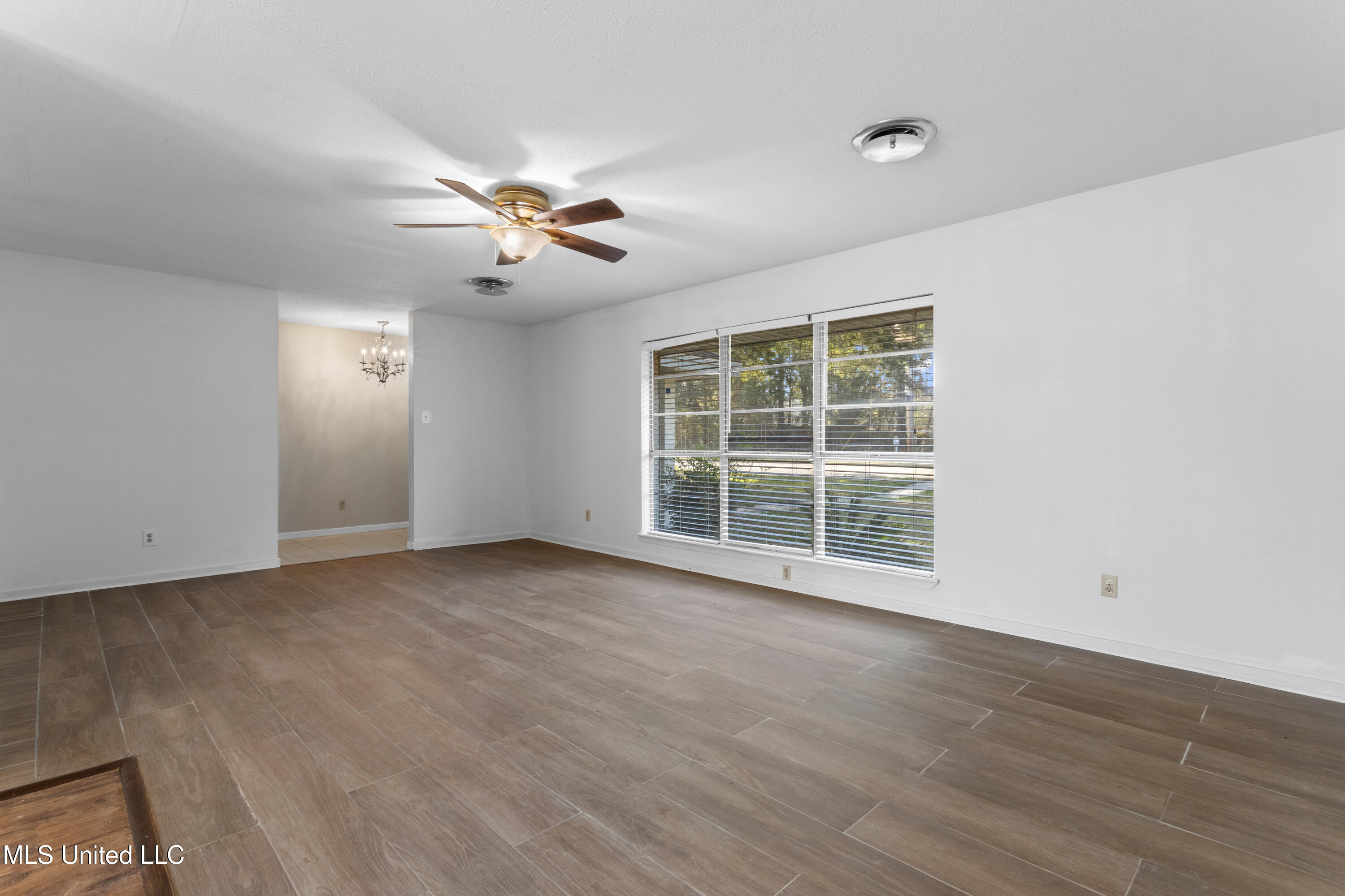 2265 Popps Ferry Property Photo 8