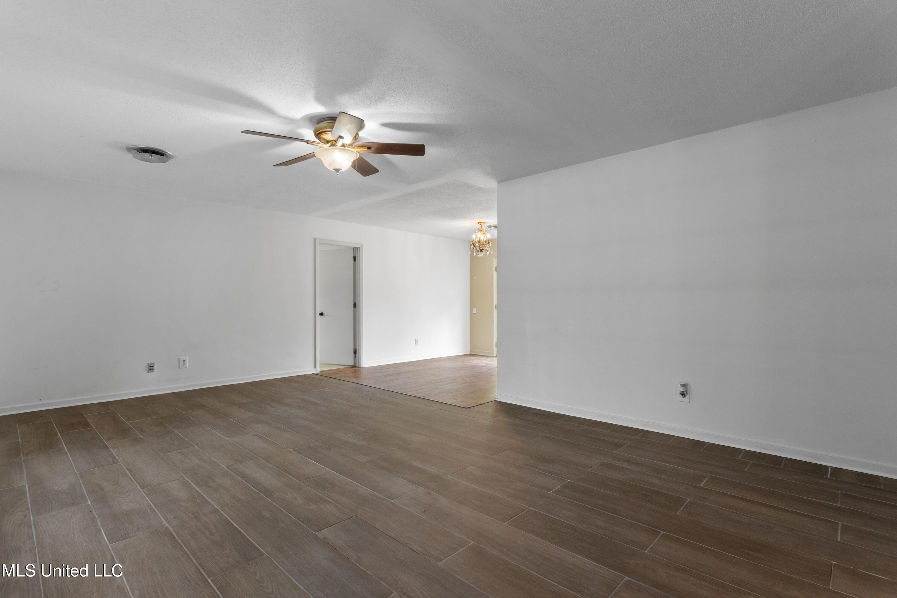 2265 Popps Ferry Property Photo 10