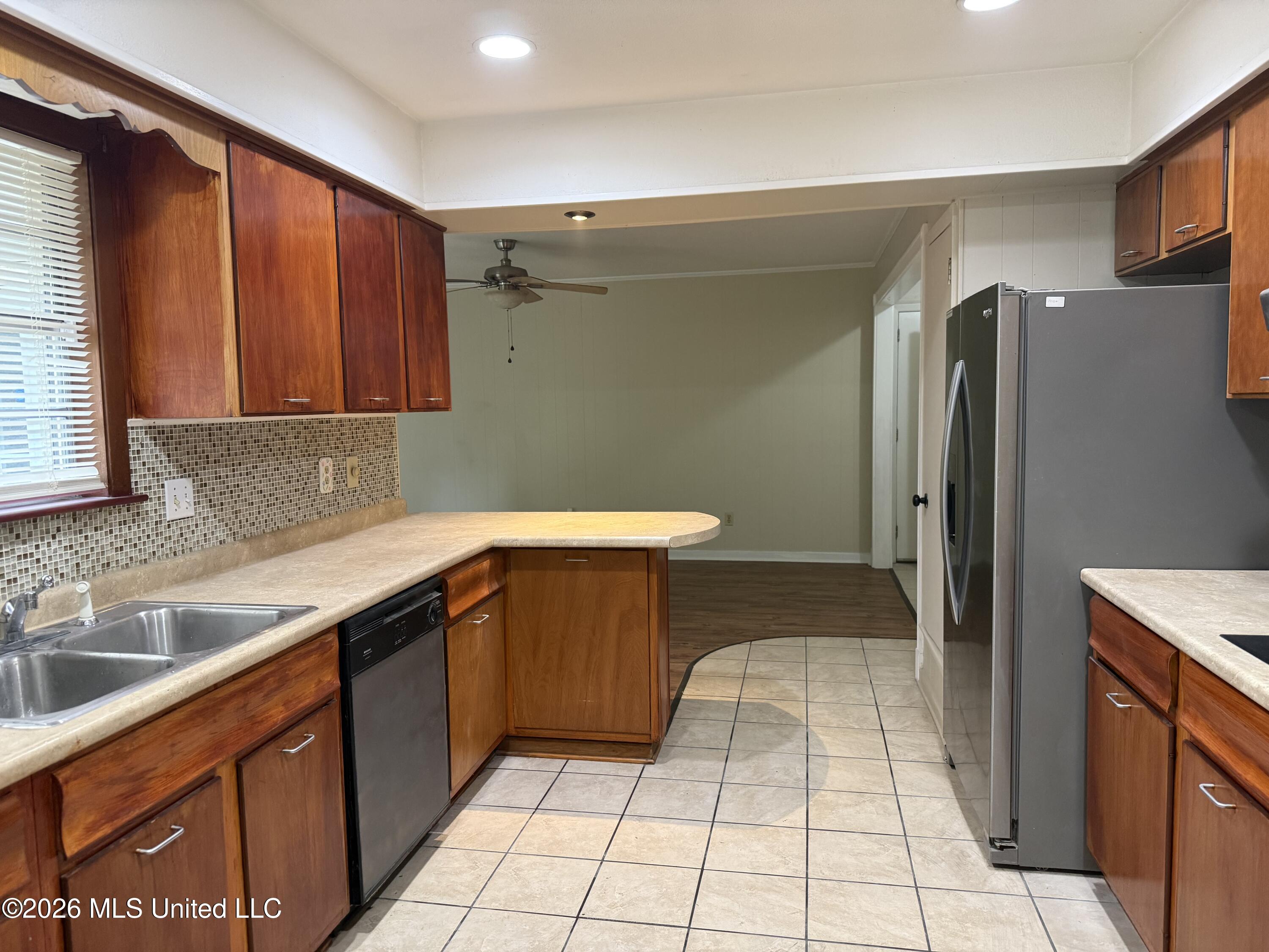 2265 Popps Ferry Property Photo 16