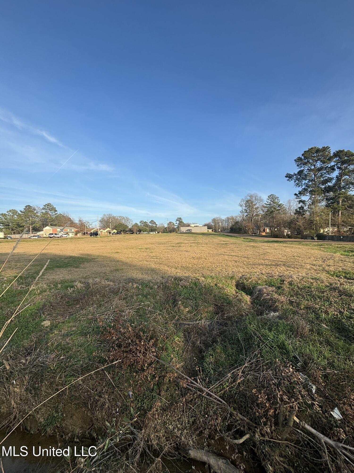 000 Clinton Parkway Property Photo 3