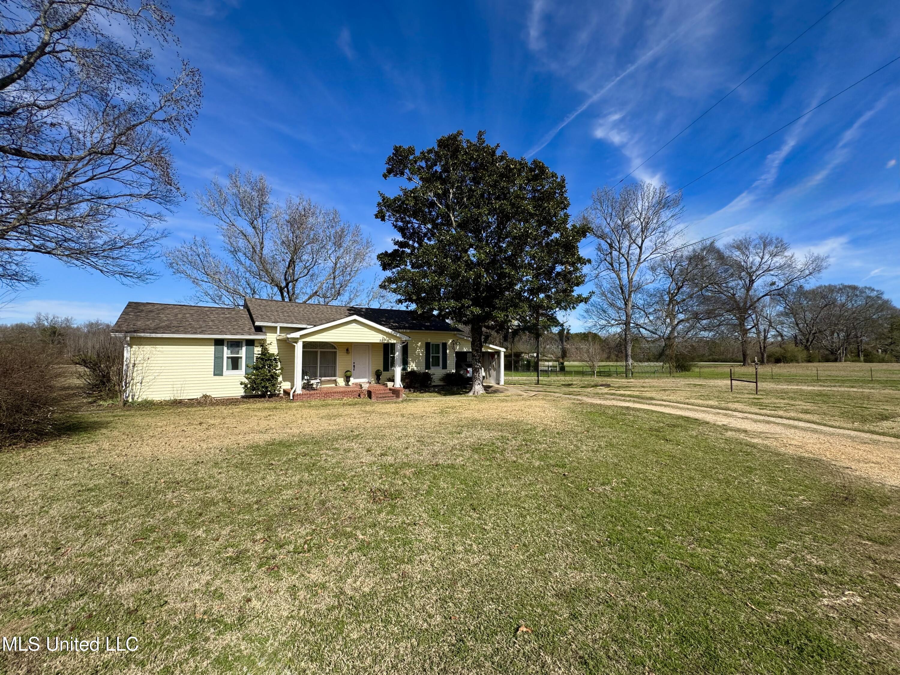 2720 Davis Road Property Photo 2