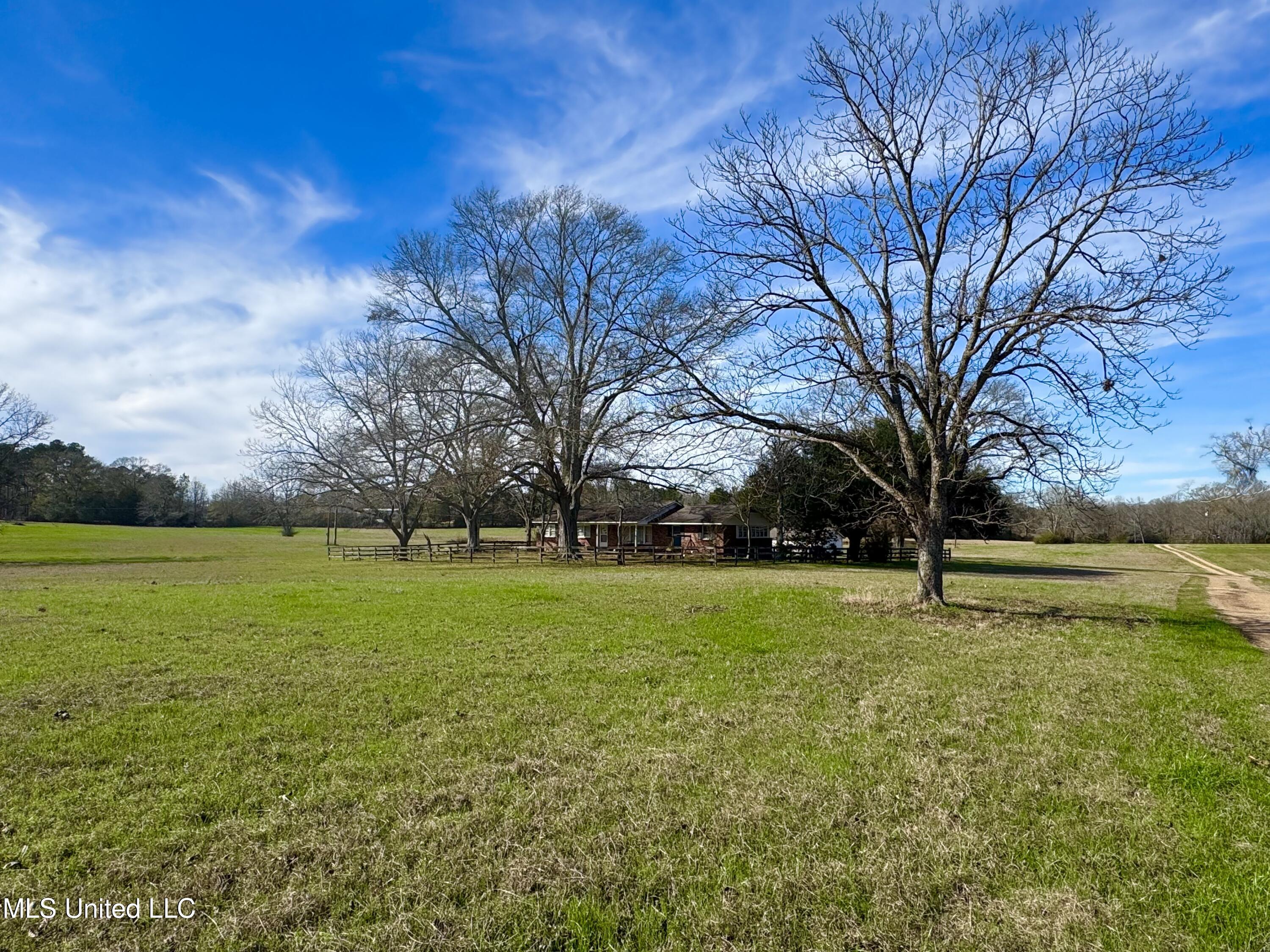 2720 Davis Road Property Photo 3