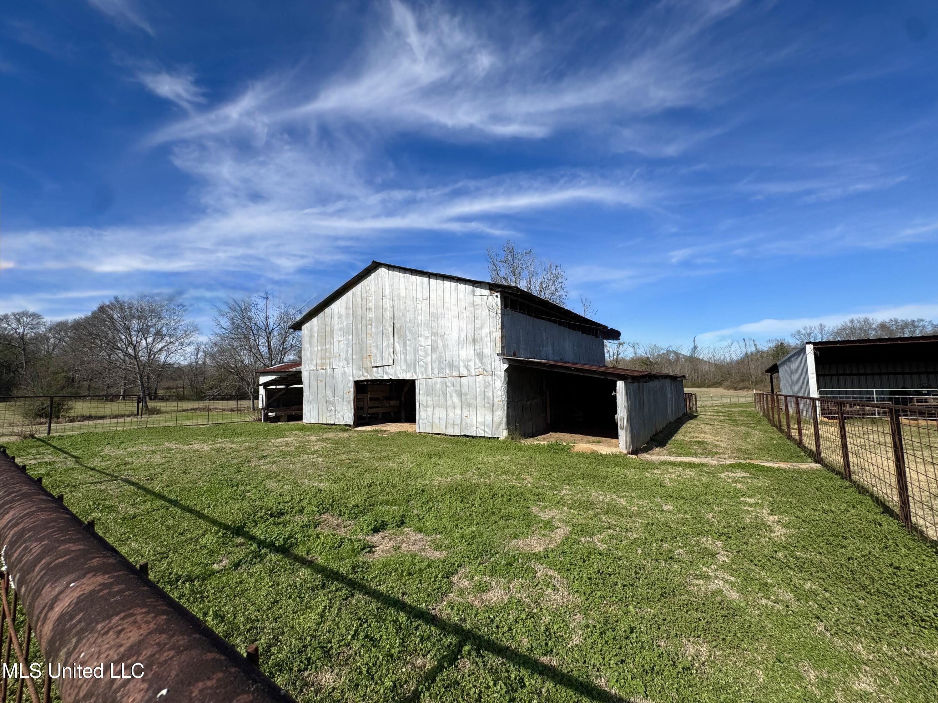 2720 Davis Road Property Photo 18