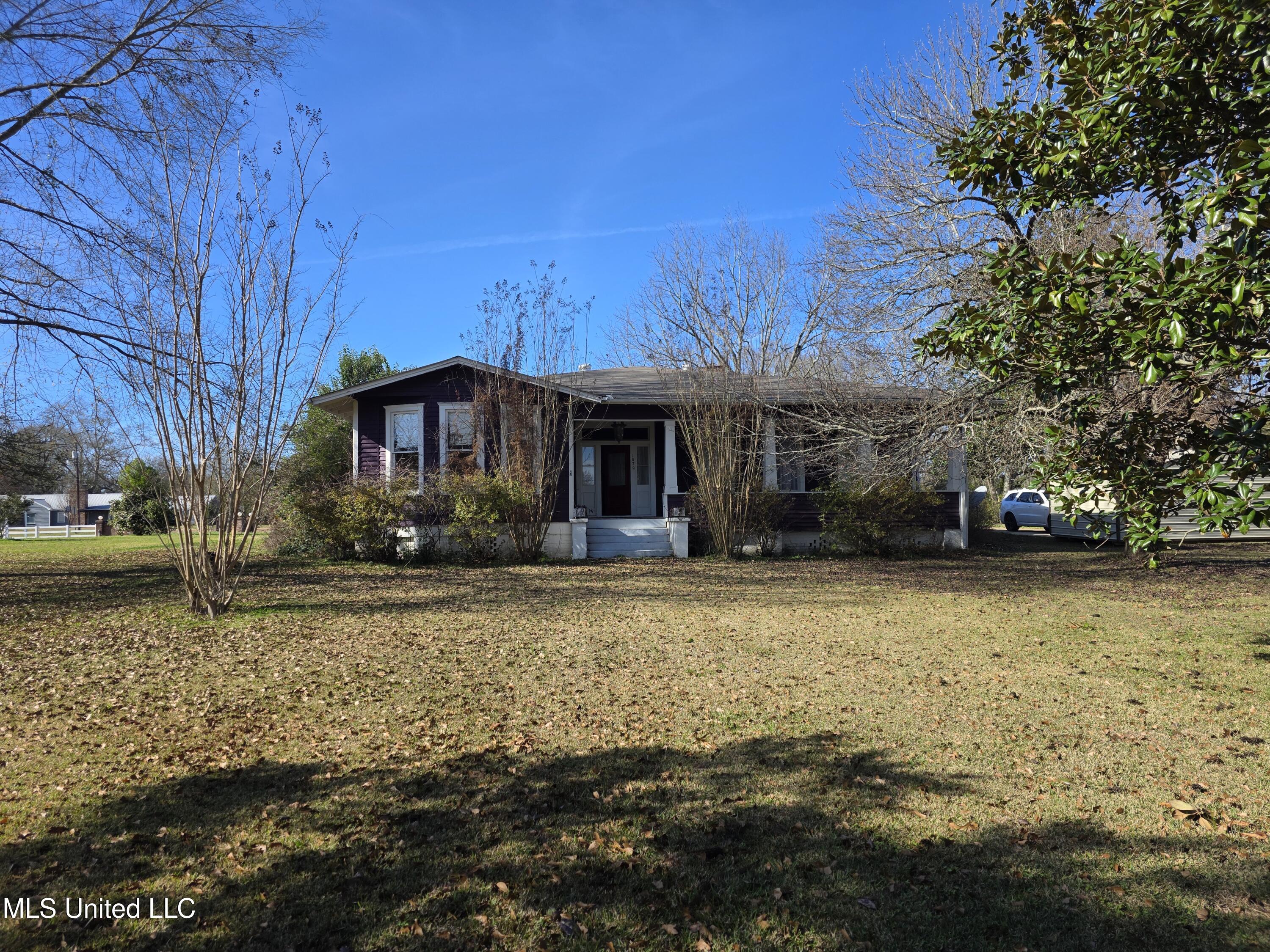1079 Beech Street Property Photo 1