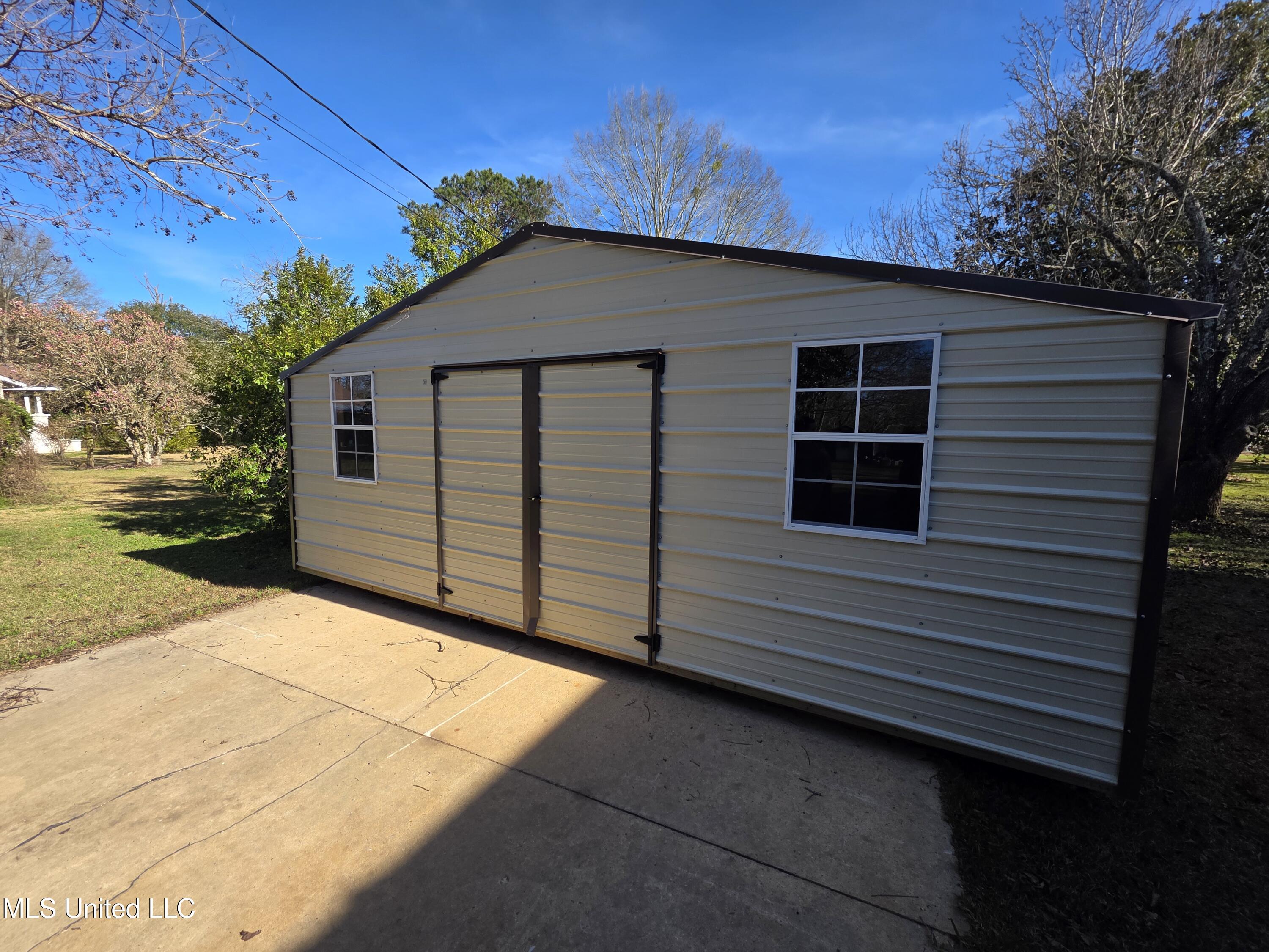 1079 Beech Street Property Photo 13