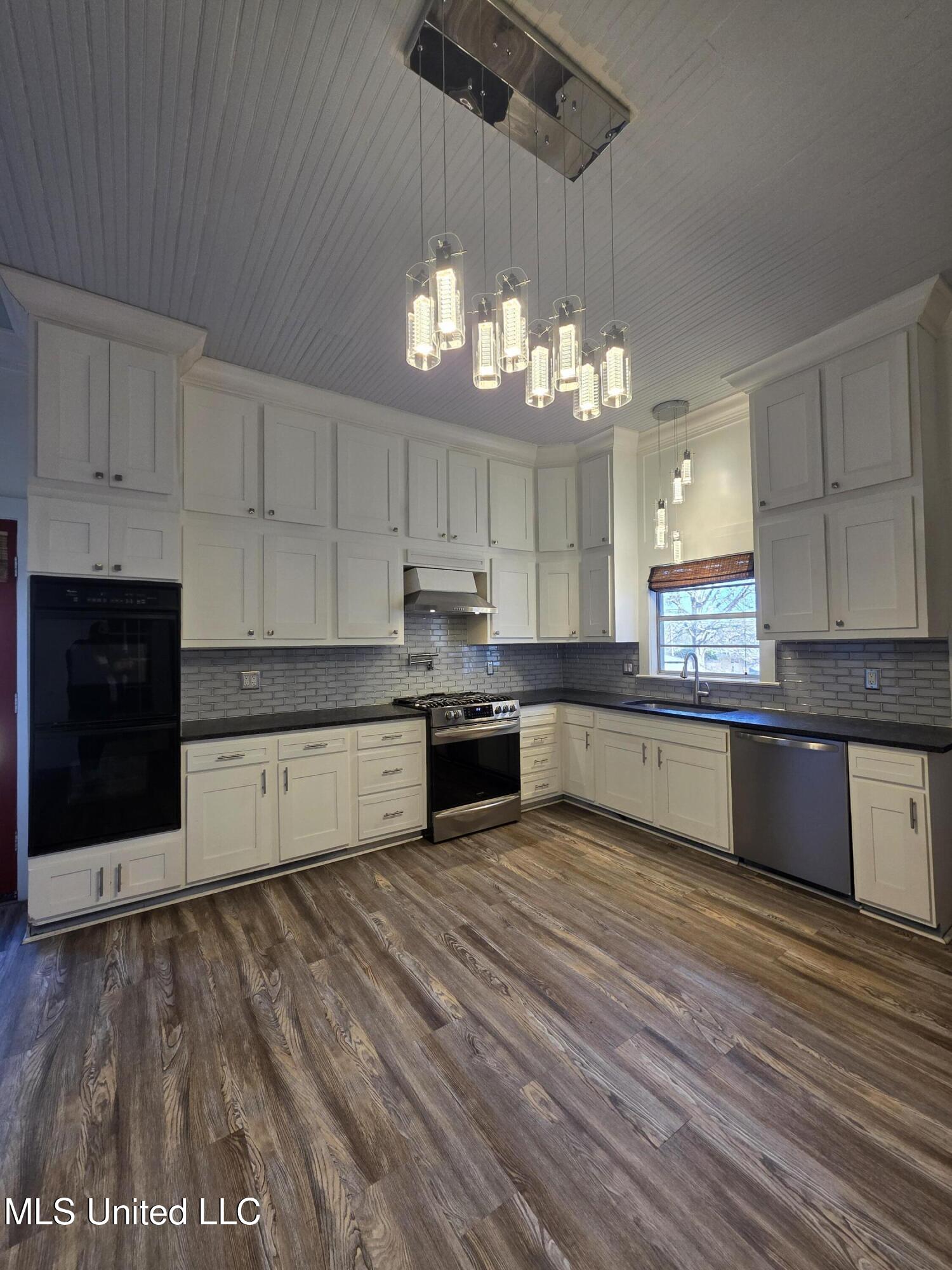 1079 Beech Street Property Photo 14