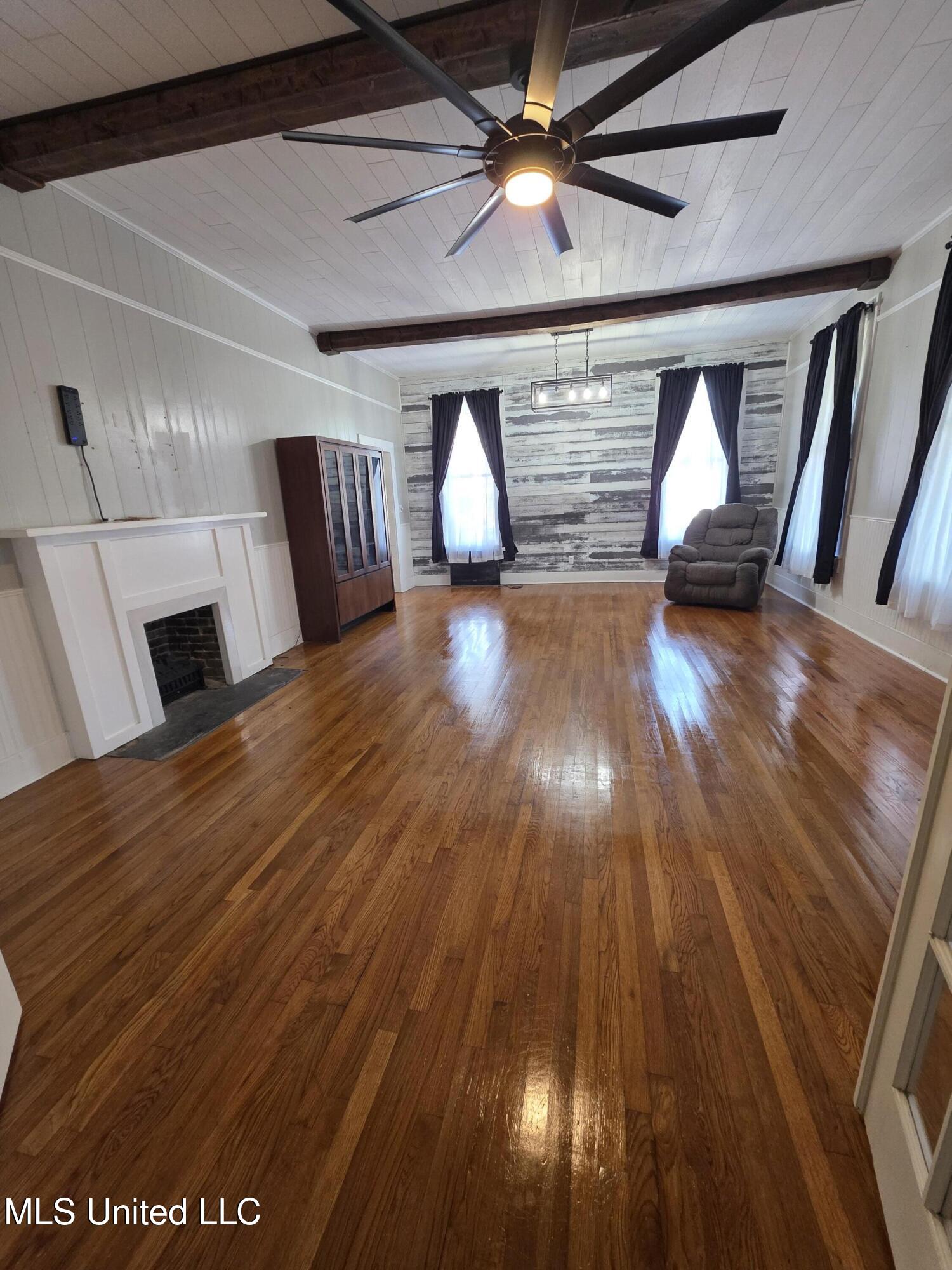 1079 Beech Street Property Photo 16