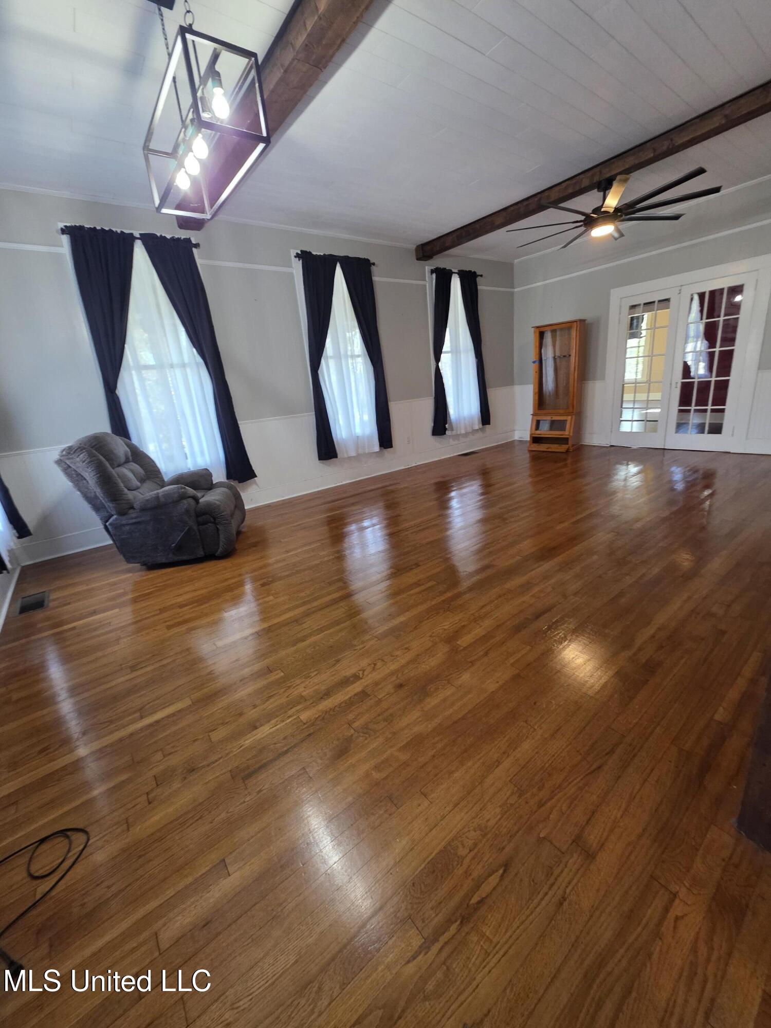 1079 Beech Street Property Photo 17