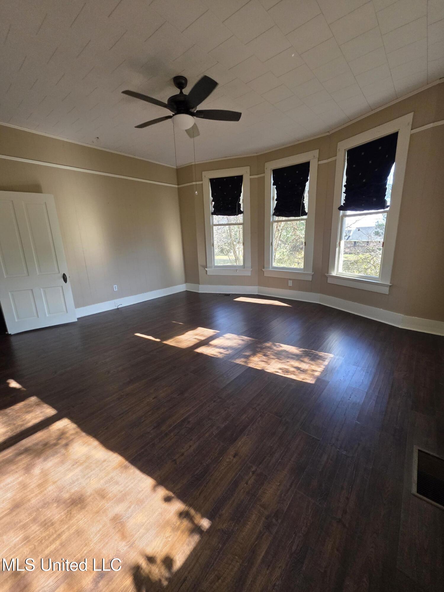 1079 Beech Street Property Photo 19