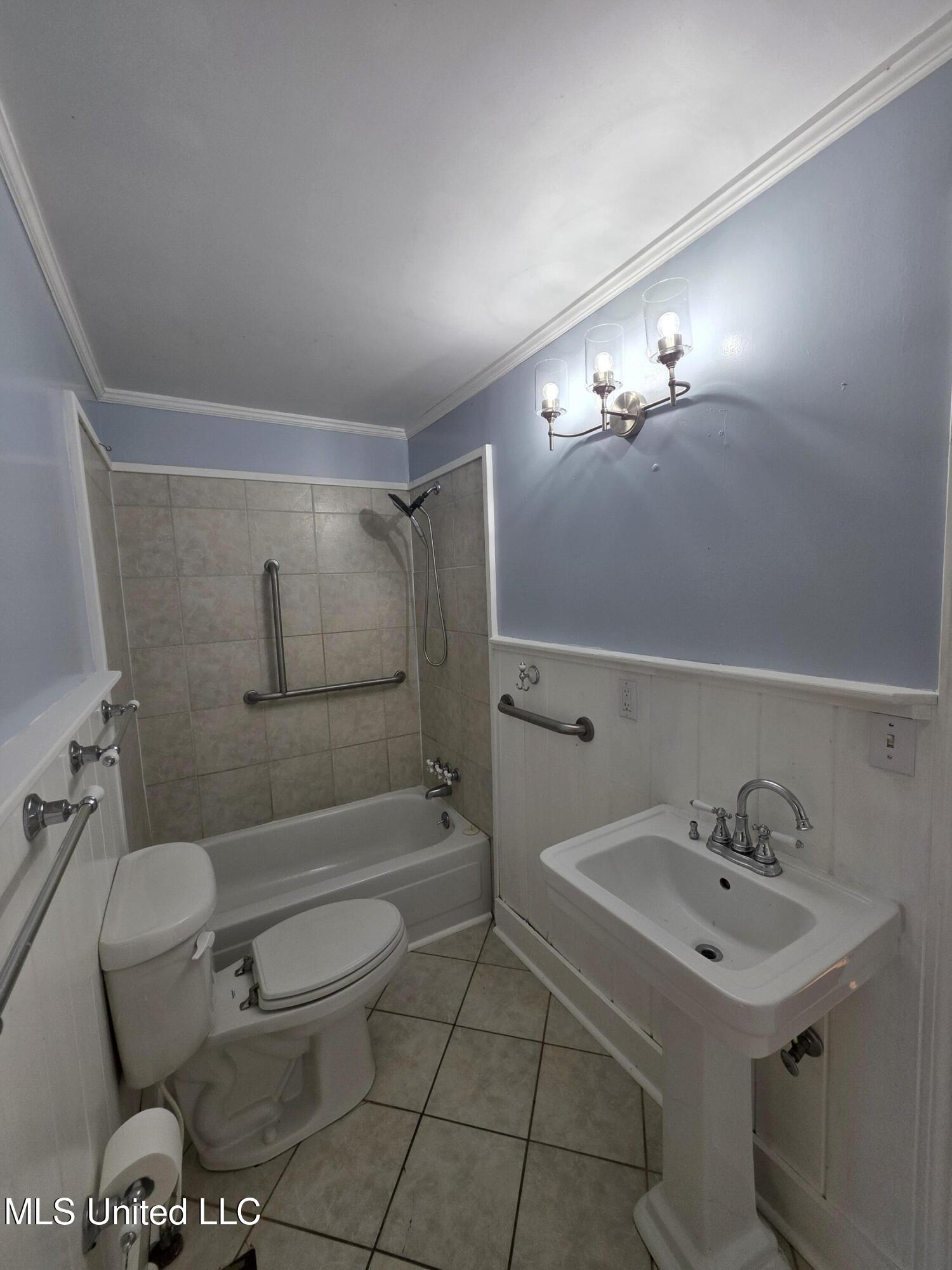 1079 Beech Street Property Photo 20