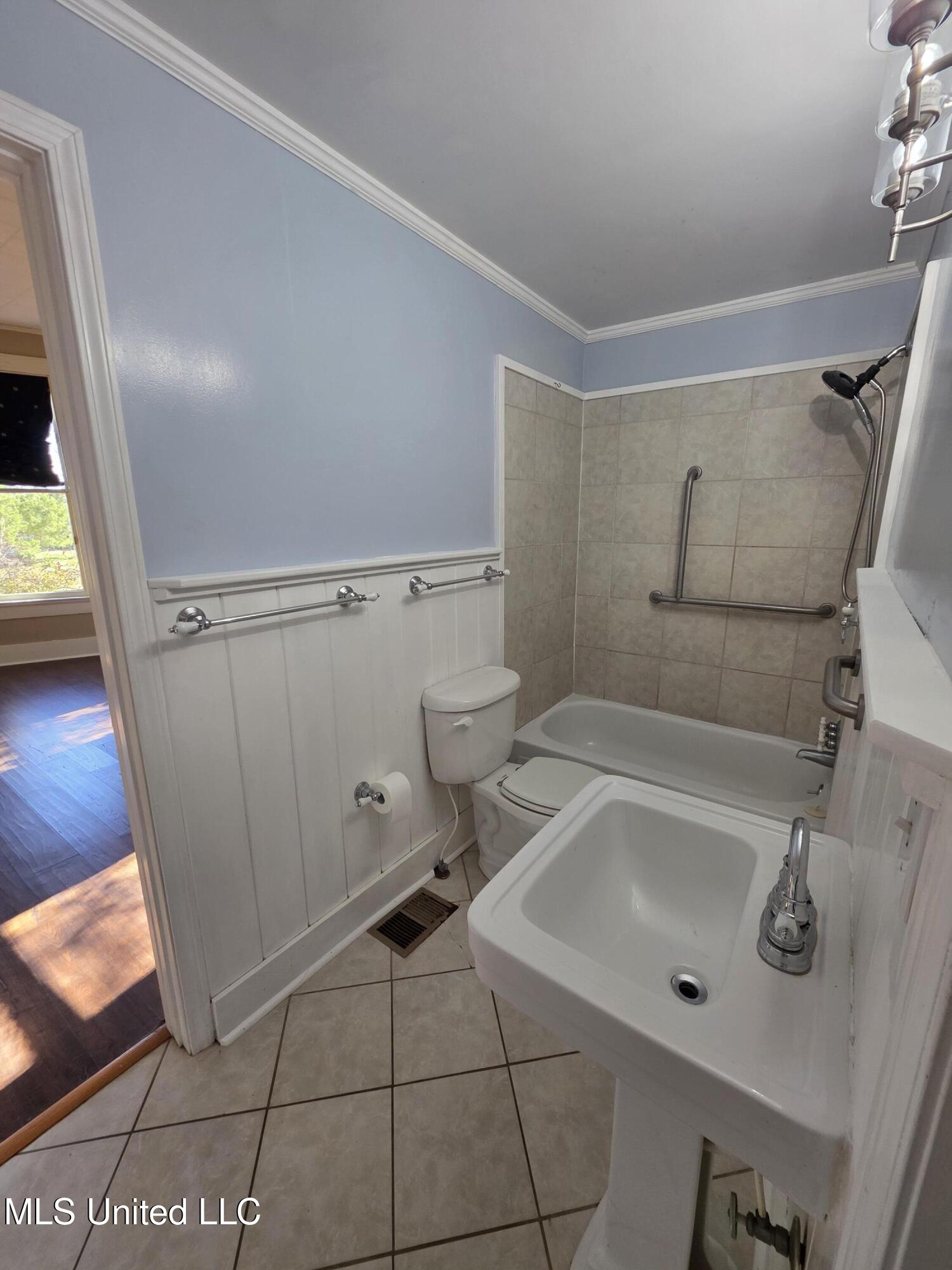 1079 Beech Street Property Photo 21