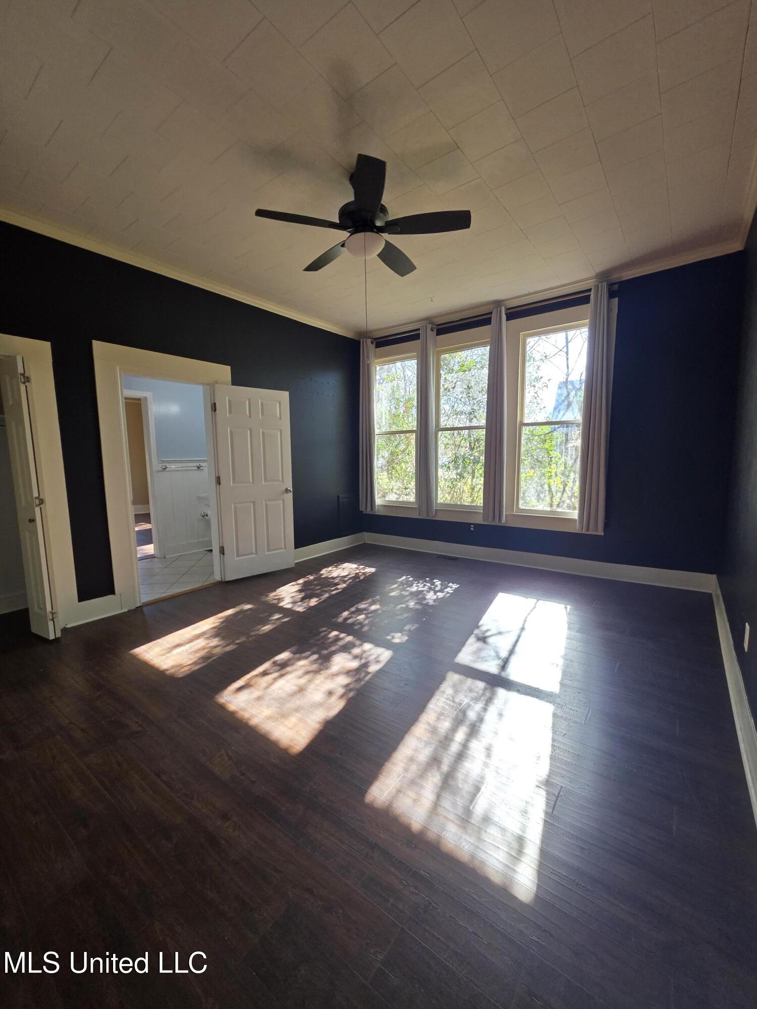 1079 Beech Street Property Photo 22