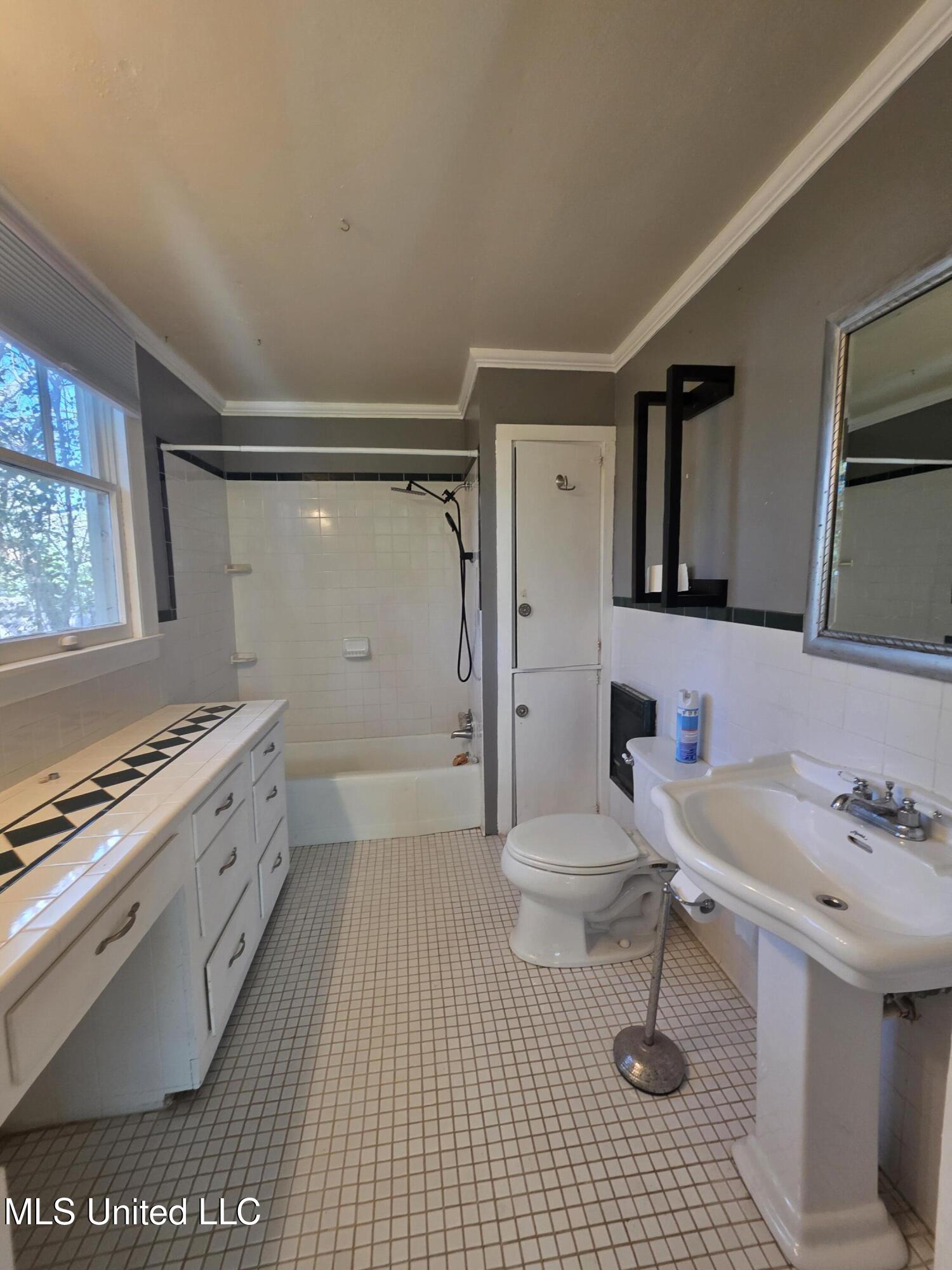 1079 Beech Street Property Photo 23