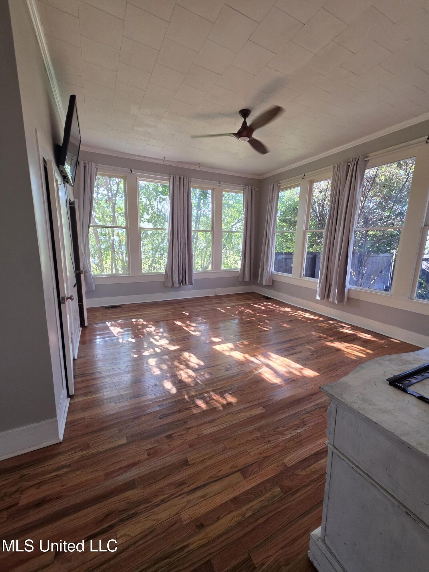 1079 Beech Street Property Photo 25