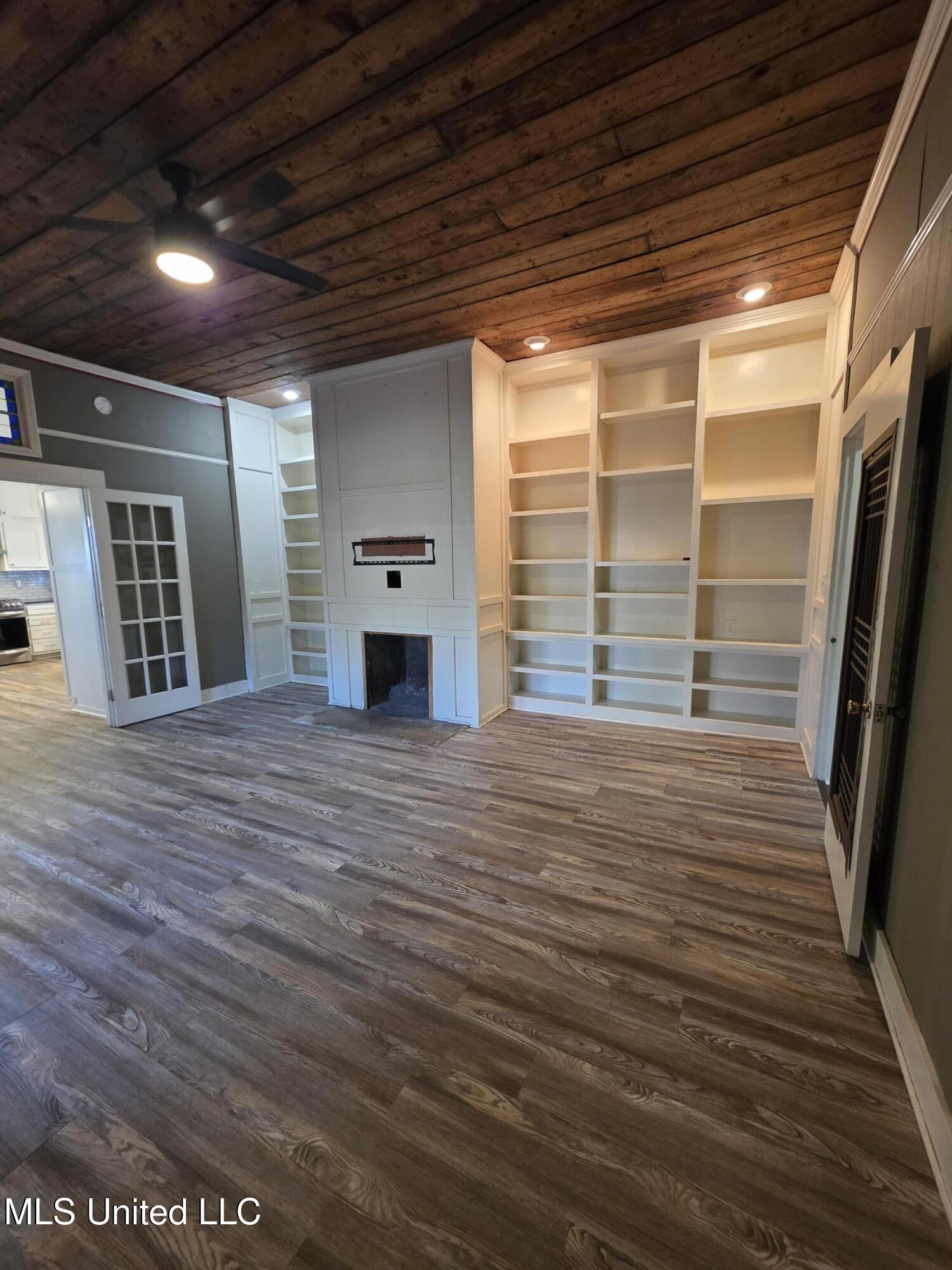 1079 Beech Street Property Photo 28