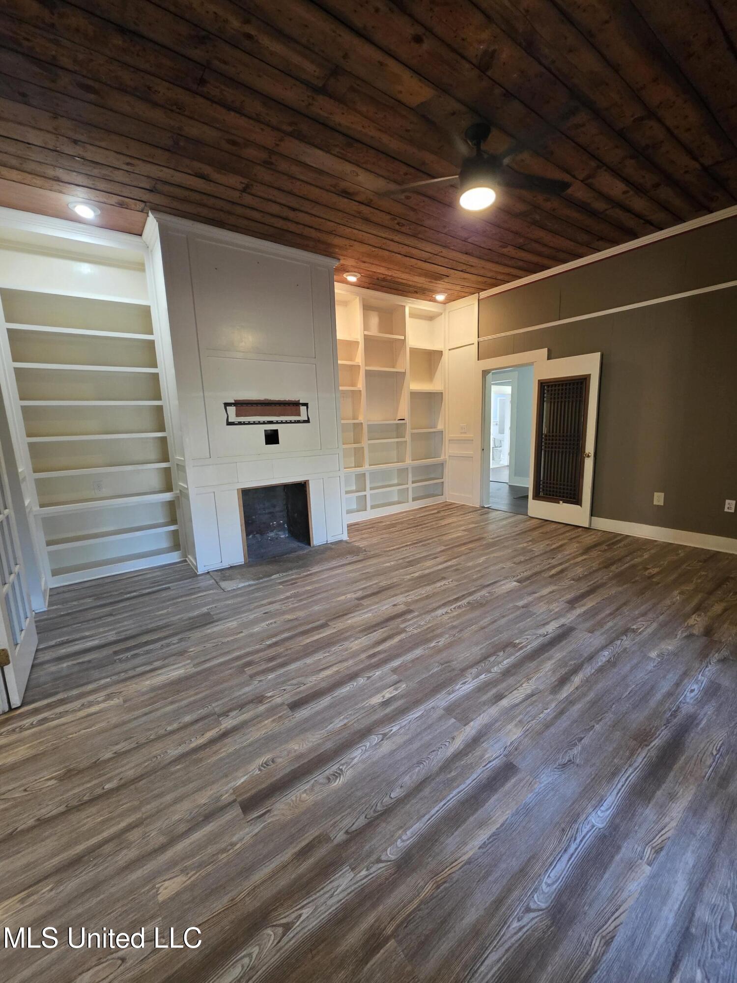 1079 Beech Street Property Photo 30