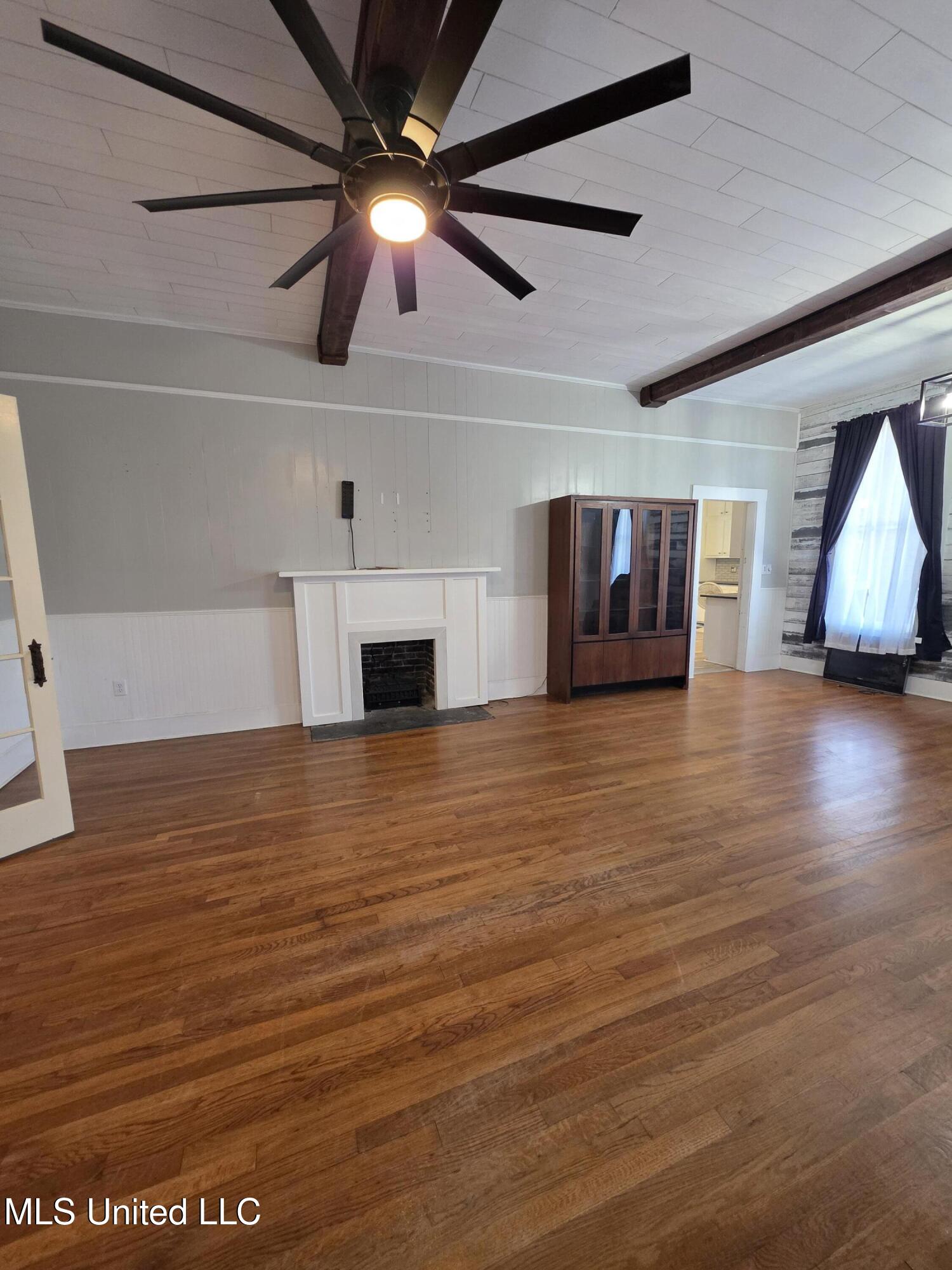 1079 Beech Street Property Photo 34